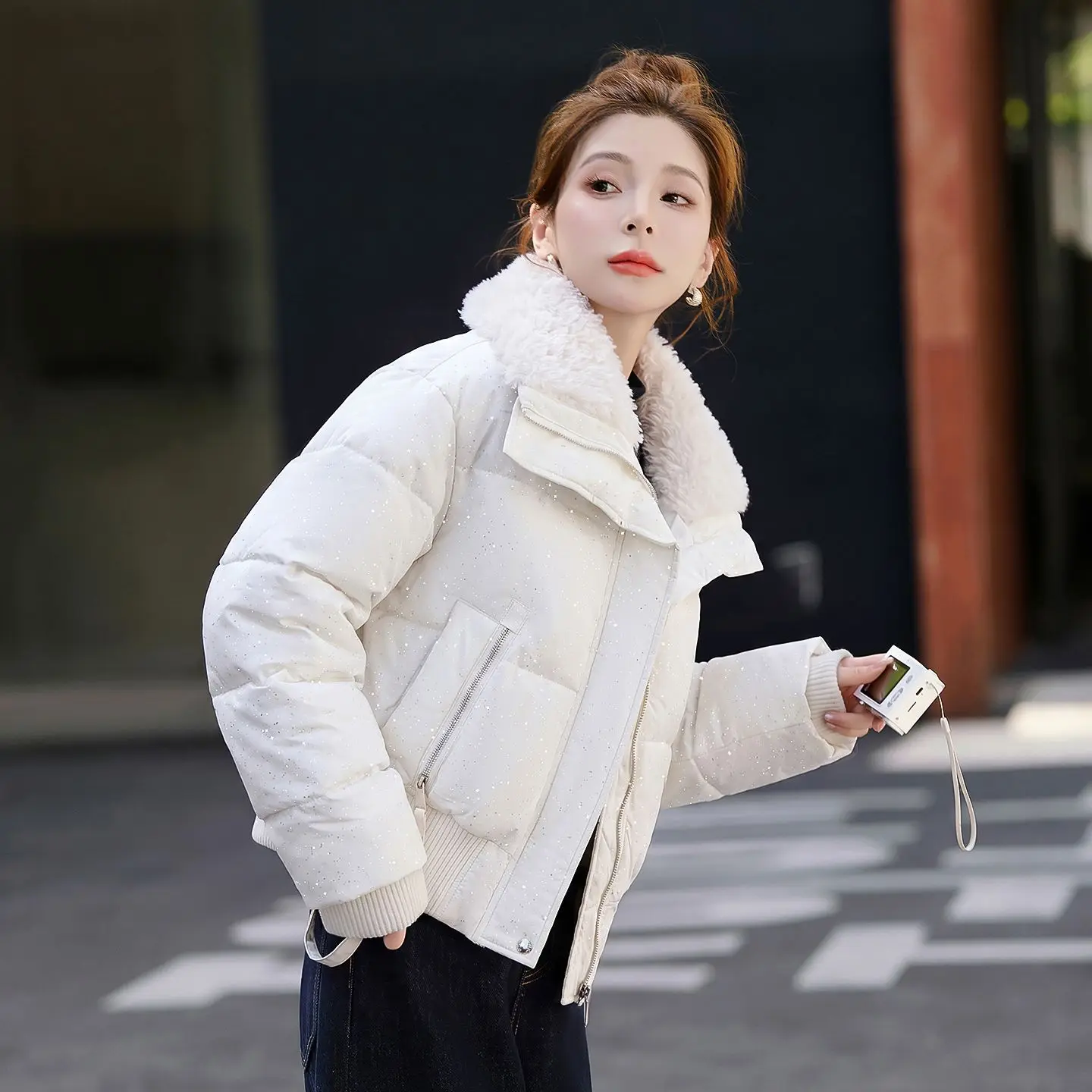 Sequined Lamb Wool Coat Women Winter 2027 New Splicing Lapels Cotton-padded Jacket Female Short Warm Outwear Casual Overwear Top