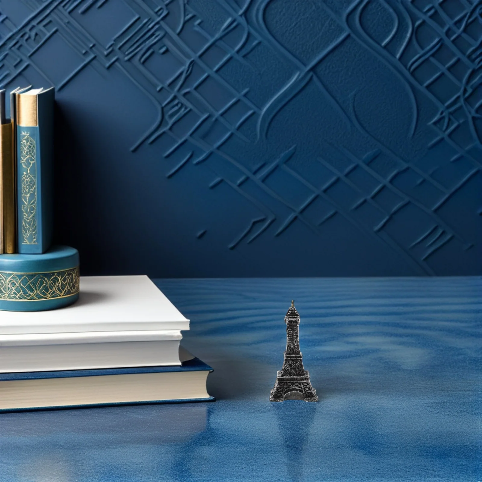 

Eiffel Tower Metal Sculpture Decorative Souvenir Craft Home Office Desktop Ornament Gift Travel Landmark