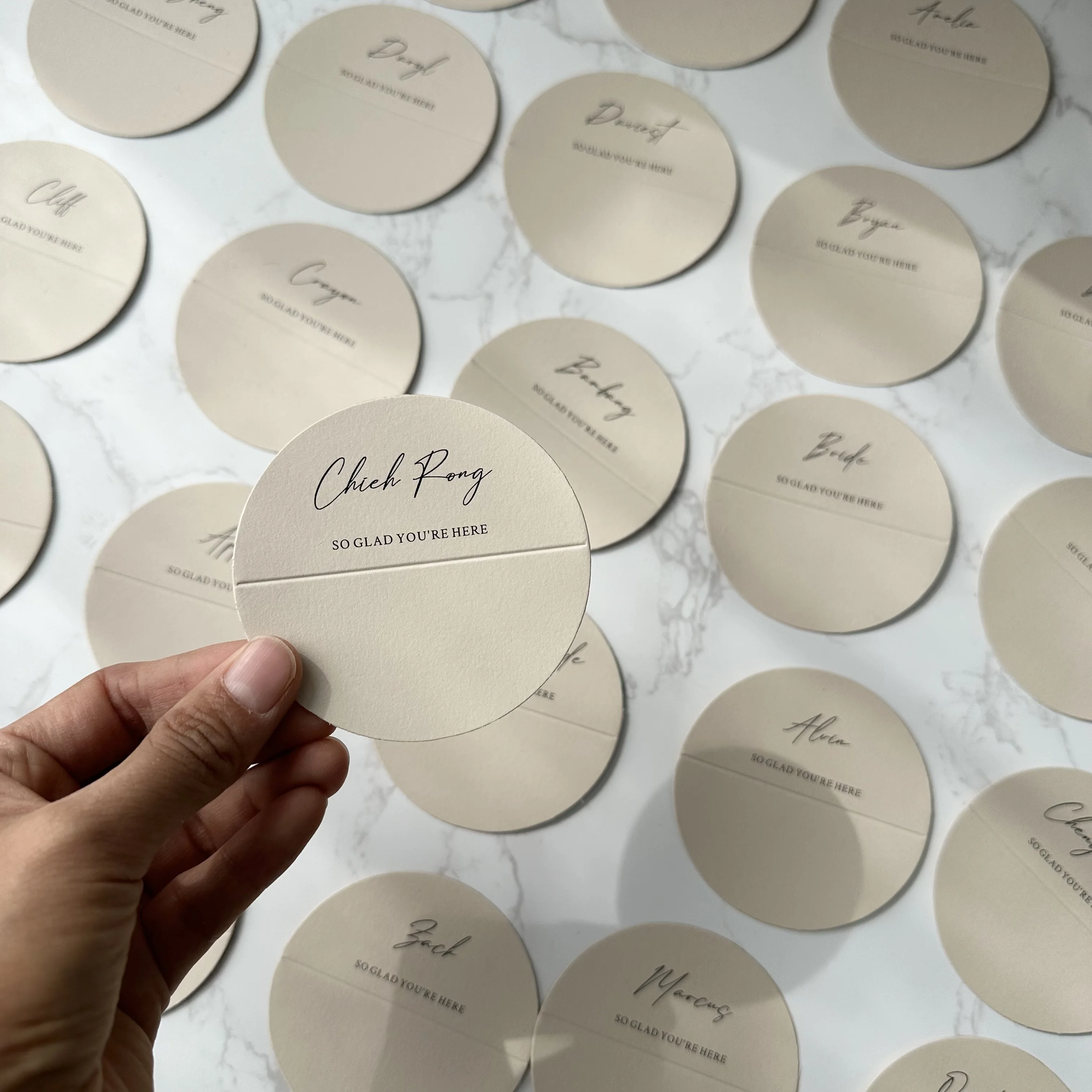 Card Here: Modern ve Kişiselleştirilebilir Yeni Nesil Kartlar