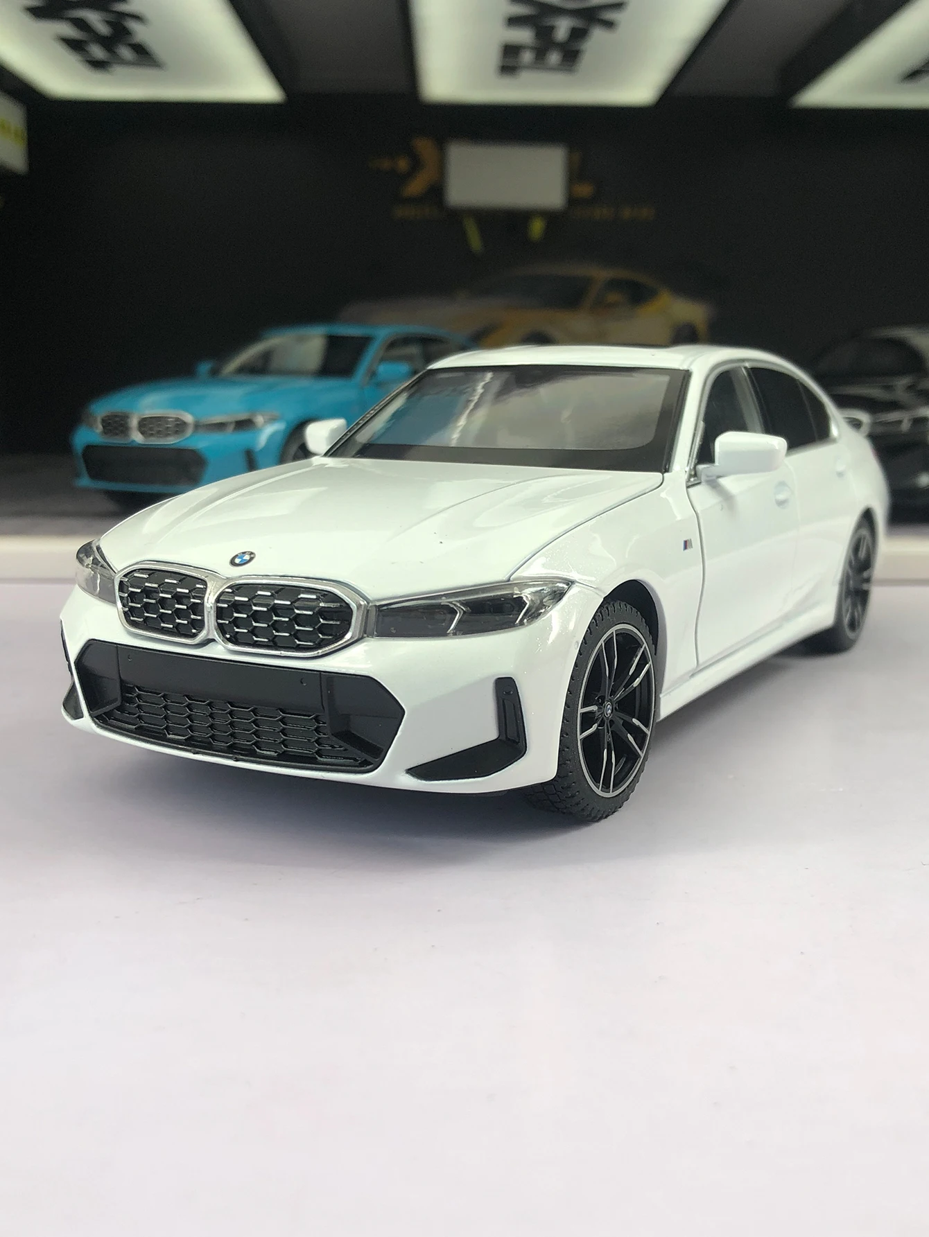 

Модель автомобиля BMW 325Li Heimanba 1:24 из цинкового сплава, статическая модель, металлический коллекционный подарок.