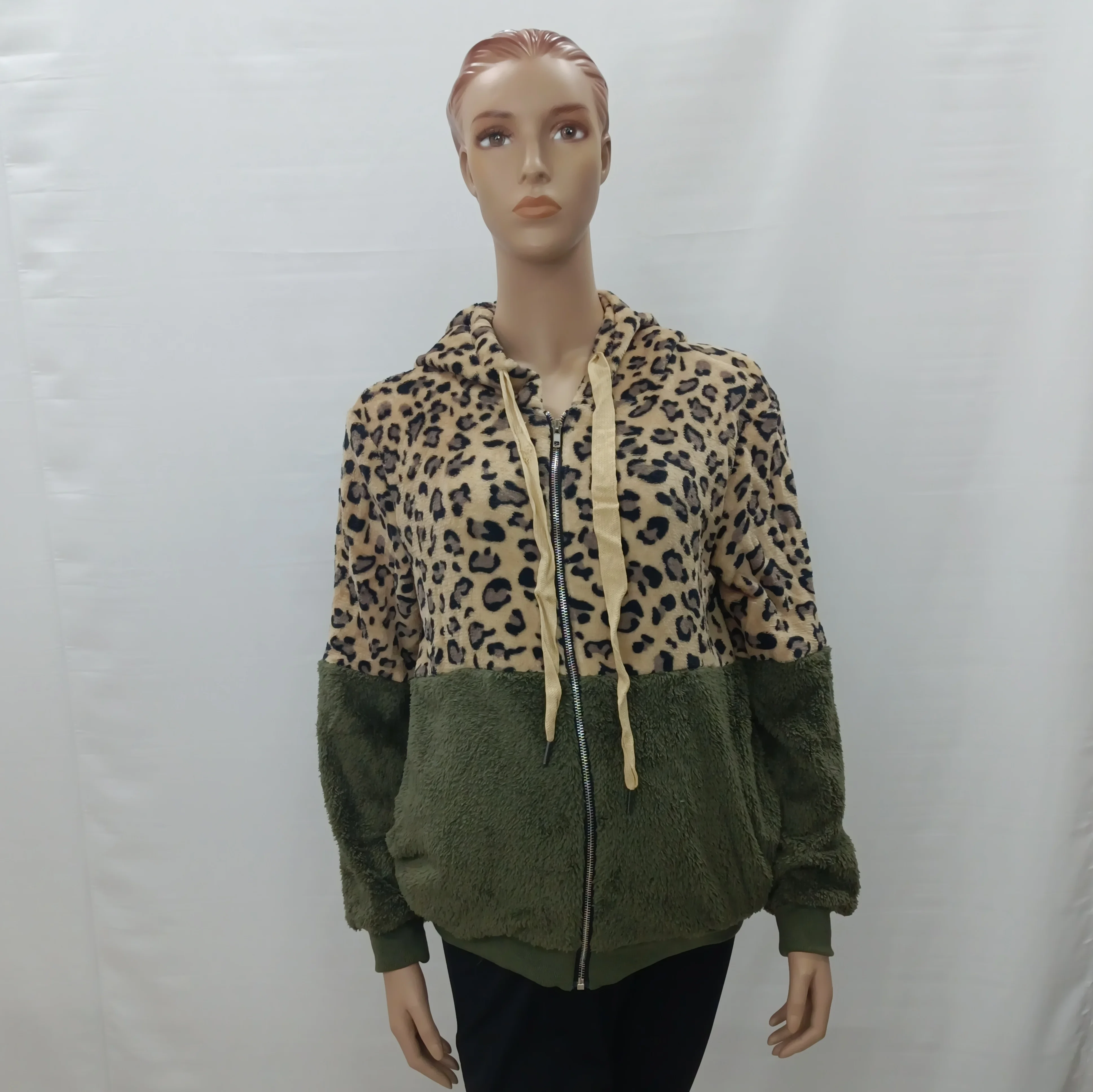 

CY Maternity and Nursing sweater Autumn/Winter Sexy Leopard Pattern patchwork Zipper Pocket Top Plush Coat tops Nursing freindly