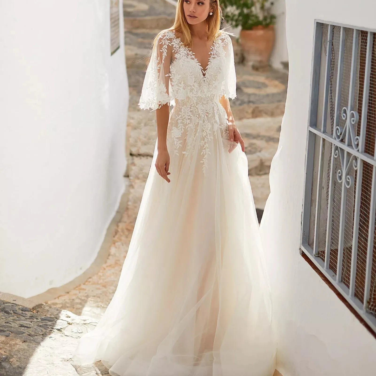 

2025 Boho Dresses Batwing Sleeves A-Line Long Bridal Lace Appliques Transparent V-Neck Backless Beach Wedding Gown Sweep Train