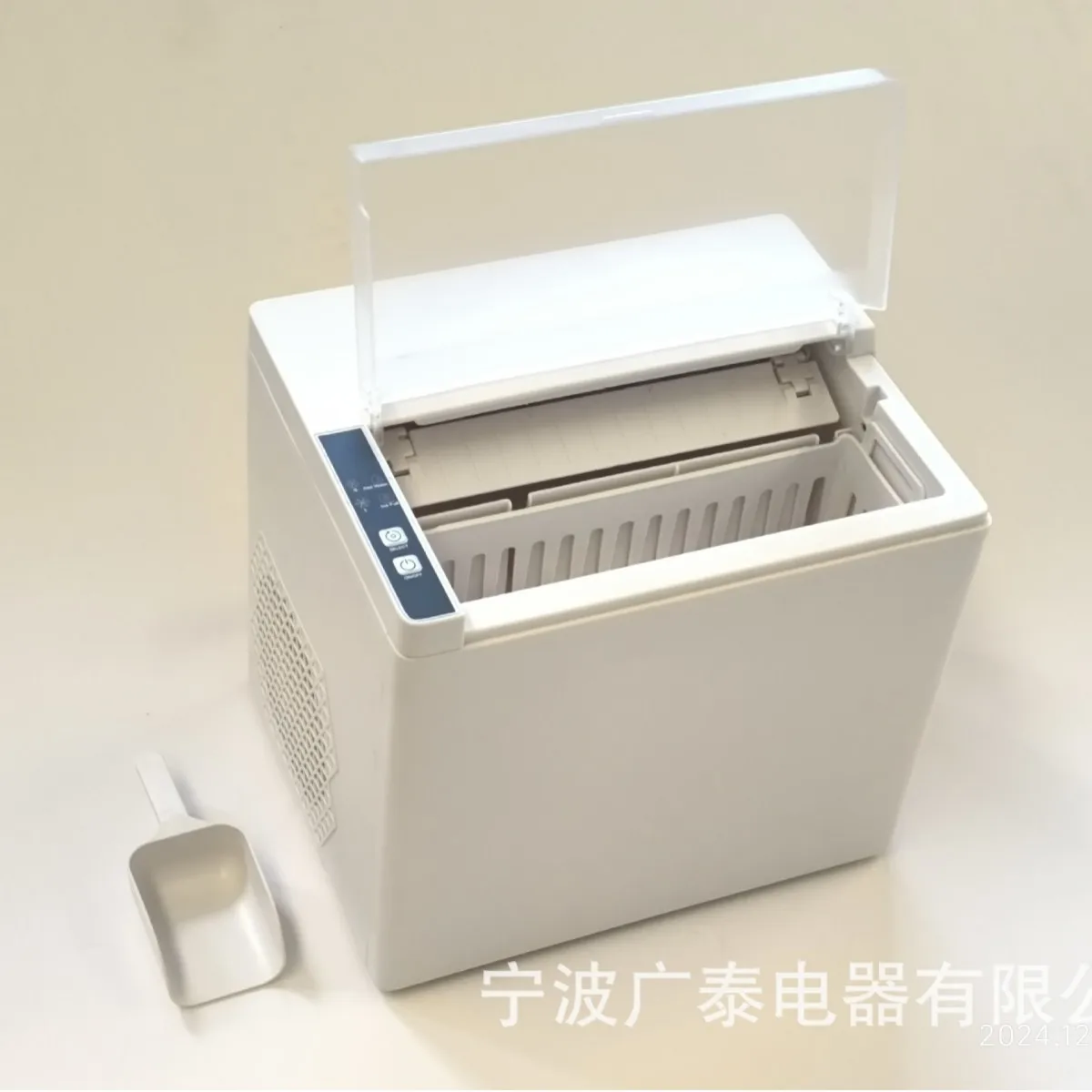 مناسبة لآلة صنع الثلج الصغيرة متعددة الوظائف عبر الحدود للتجارة الخارجية 110 فولت 220 فولت معيار الولايات المتحدة معيار بريطاني يورو