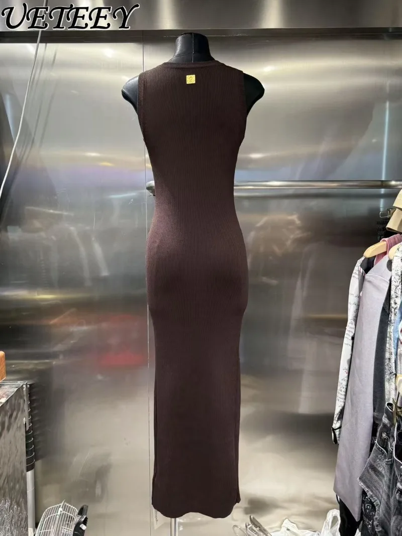 Nowa sukienka bez rękawów w stylu francuskim retro na wiosnę i jesień, ozdobiona metalową klamrą, dopasowana, uniwersalna, dzianinowa sukienka typu tank, długa.