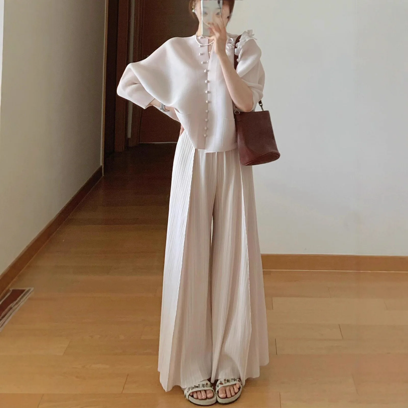 

Женский повседневный комплект GGHK: плиссированная блузка с длинными рукавами на пуговицах и свободные широкие брюки-палаццо, комплект из двух предметов