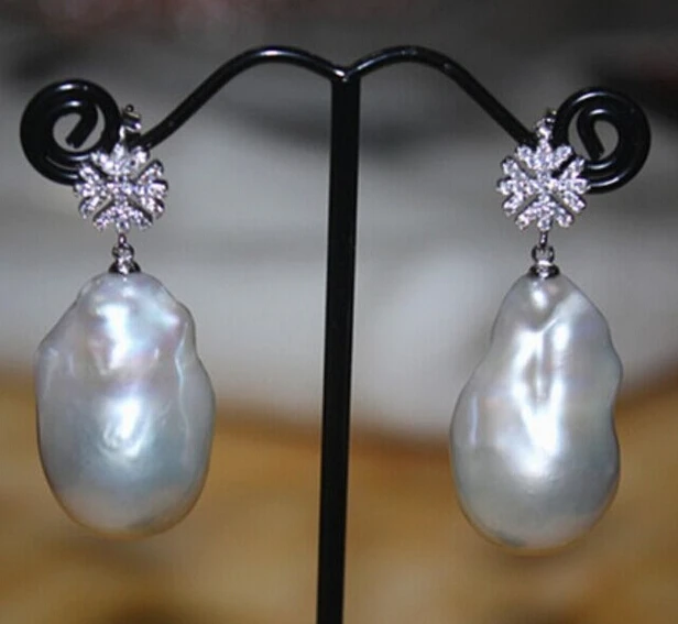 

20-25mm south sea white baroque pearl earring