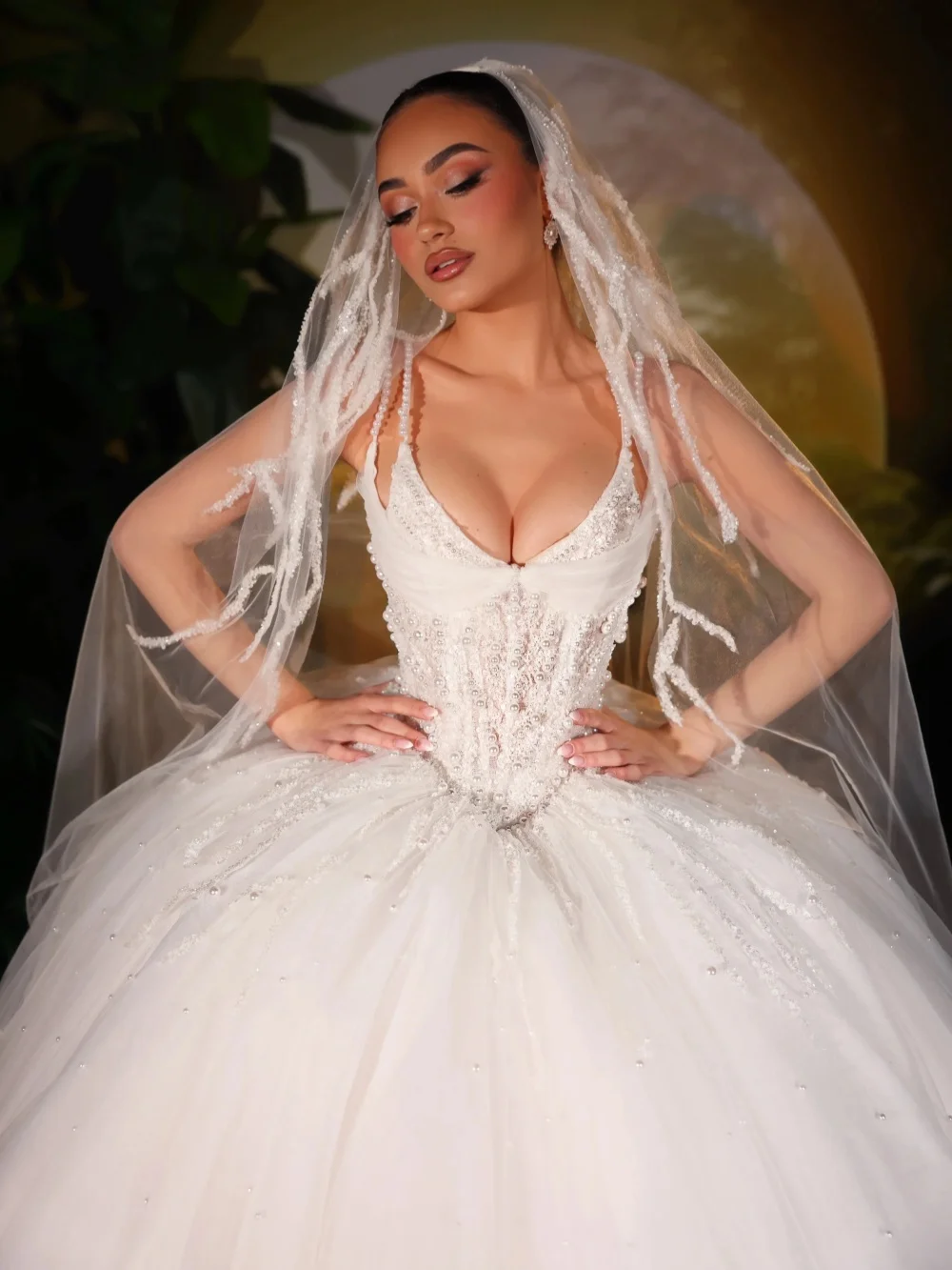 White Dreamy Pearls Princess Wedding Dress Elegant Thin Straps Floor-length Bridal Gown Customzied Gorgeous Dresses For Bride