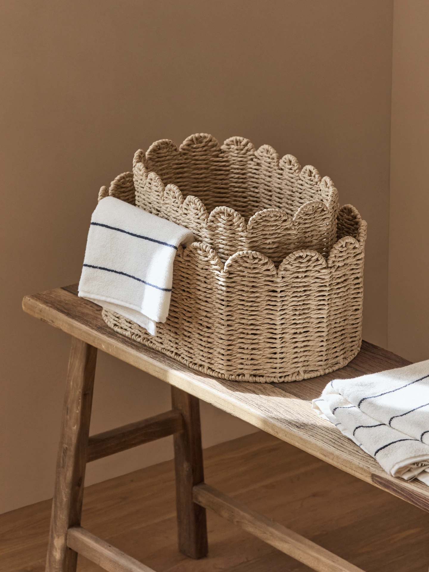 

Japanese Style Wicker Basket Home Desktop Weaving Storage Basket for Bathroom Cosmetics Snacks Toys And Miscellaneous Items