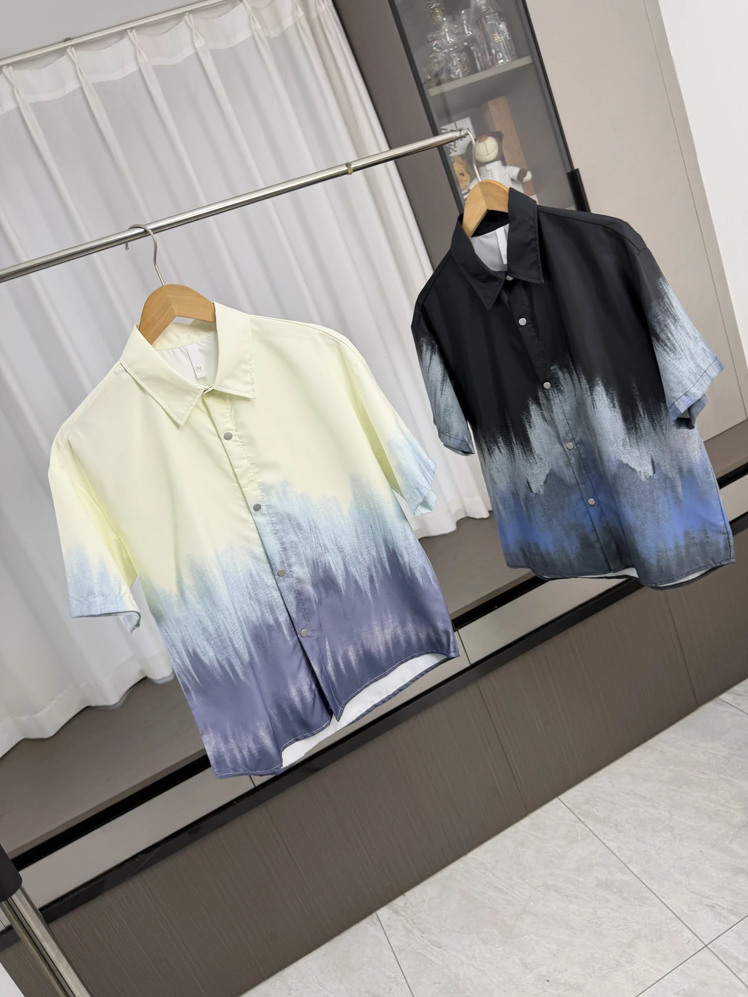

Cool High Street Ice Silk Breathable Dyed Short Sleeve Collared Shirt for Men Casual Fashion Urban Style Summer Wear