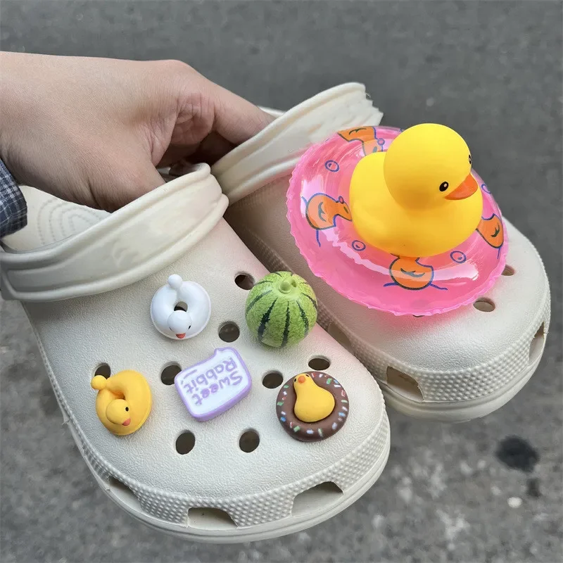 Ensemble complet de breloques de chaussures de bricolage pour petit canard jaune, breloques de chaussures trouées, décoration de chaussure de