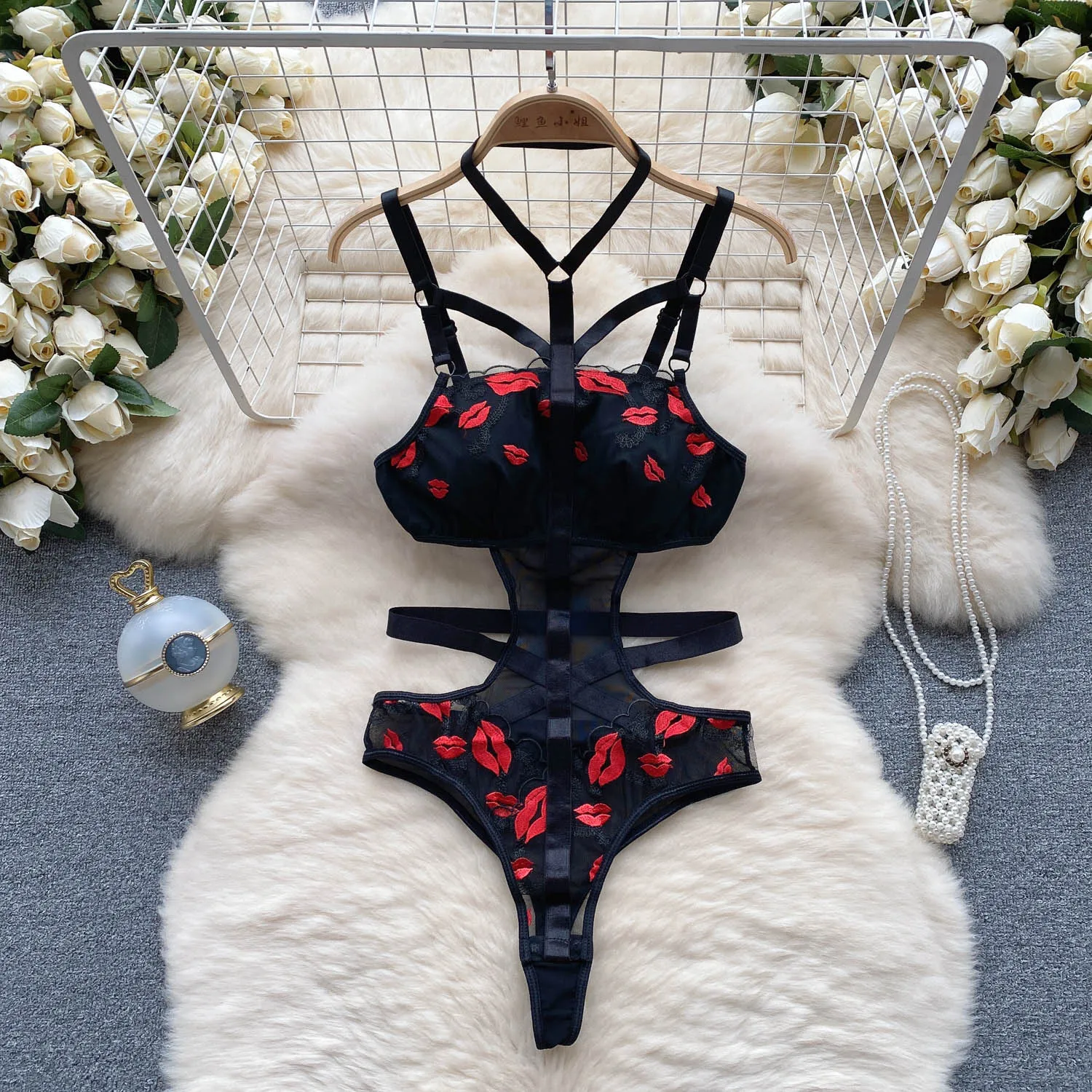 Women Hotsweet Hollow Out Vintage Halter Lipstick Embroidered Bodysuits Jumpsuits Slim Top Rompers Summer Beach Sexy Clothing