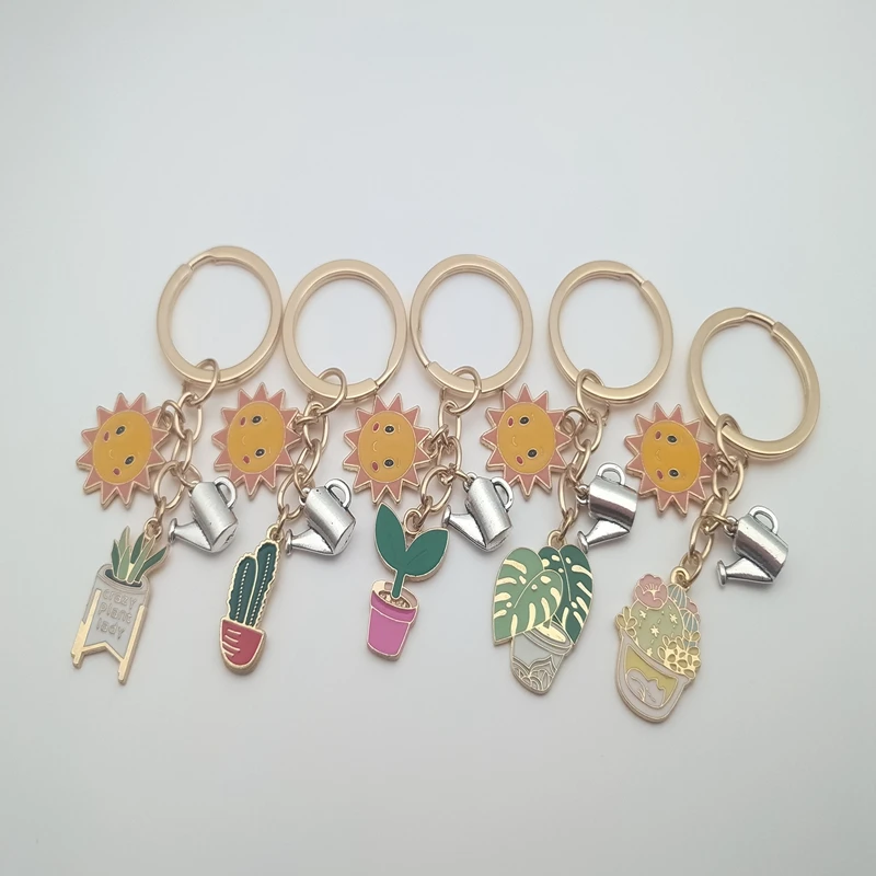 Брелок-с-подсолнухами-кактусами-и-растениями
