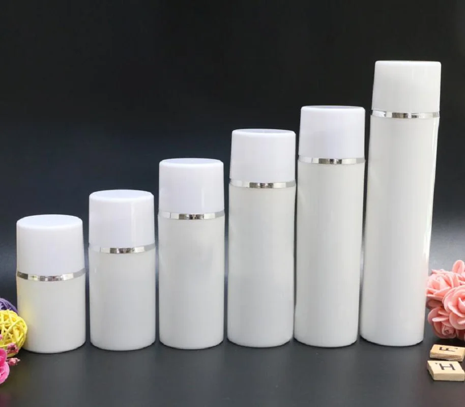 Butelka airless z białego plastiku o pojemności 50 ml z srebrną linią, do pakowania balsamów/emulsji/sery/kremów przeciwsłonecznych z filtrem UV/podkładek do pielęgnacji skóry.