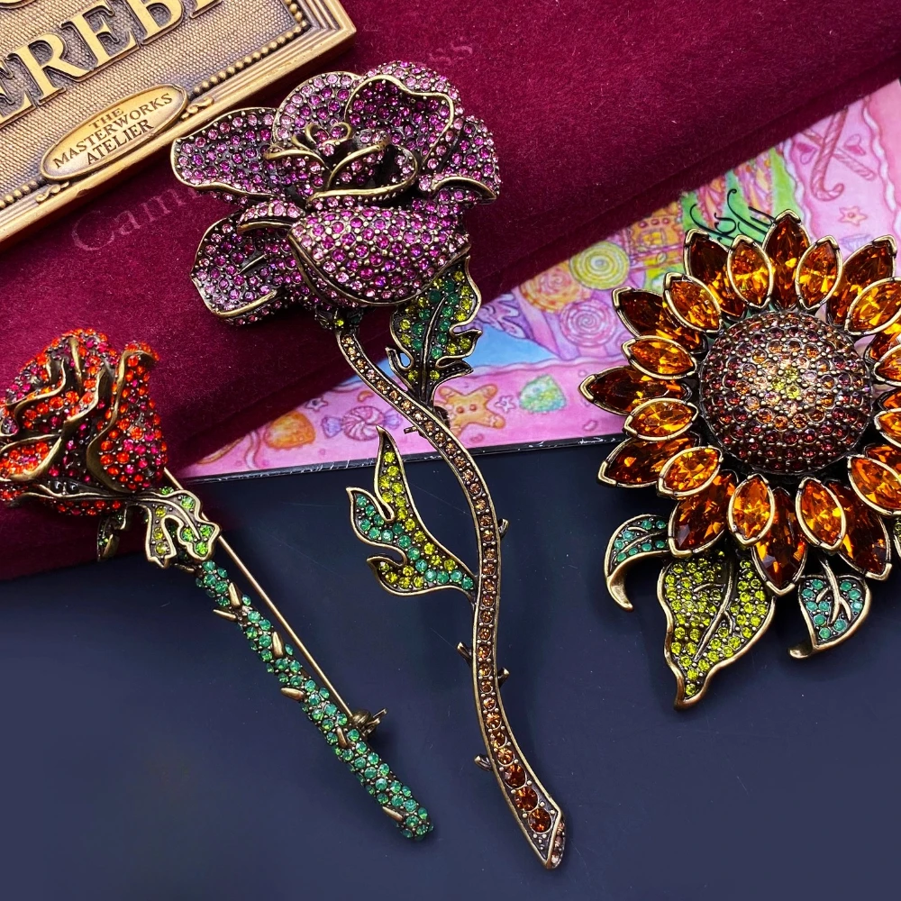 Baroque Luxury Beautiful Roses Sunflower Design Men's Women's Brooch Pins，Jewelry Accessories, Wedding Holiday Party Favors