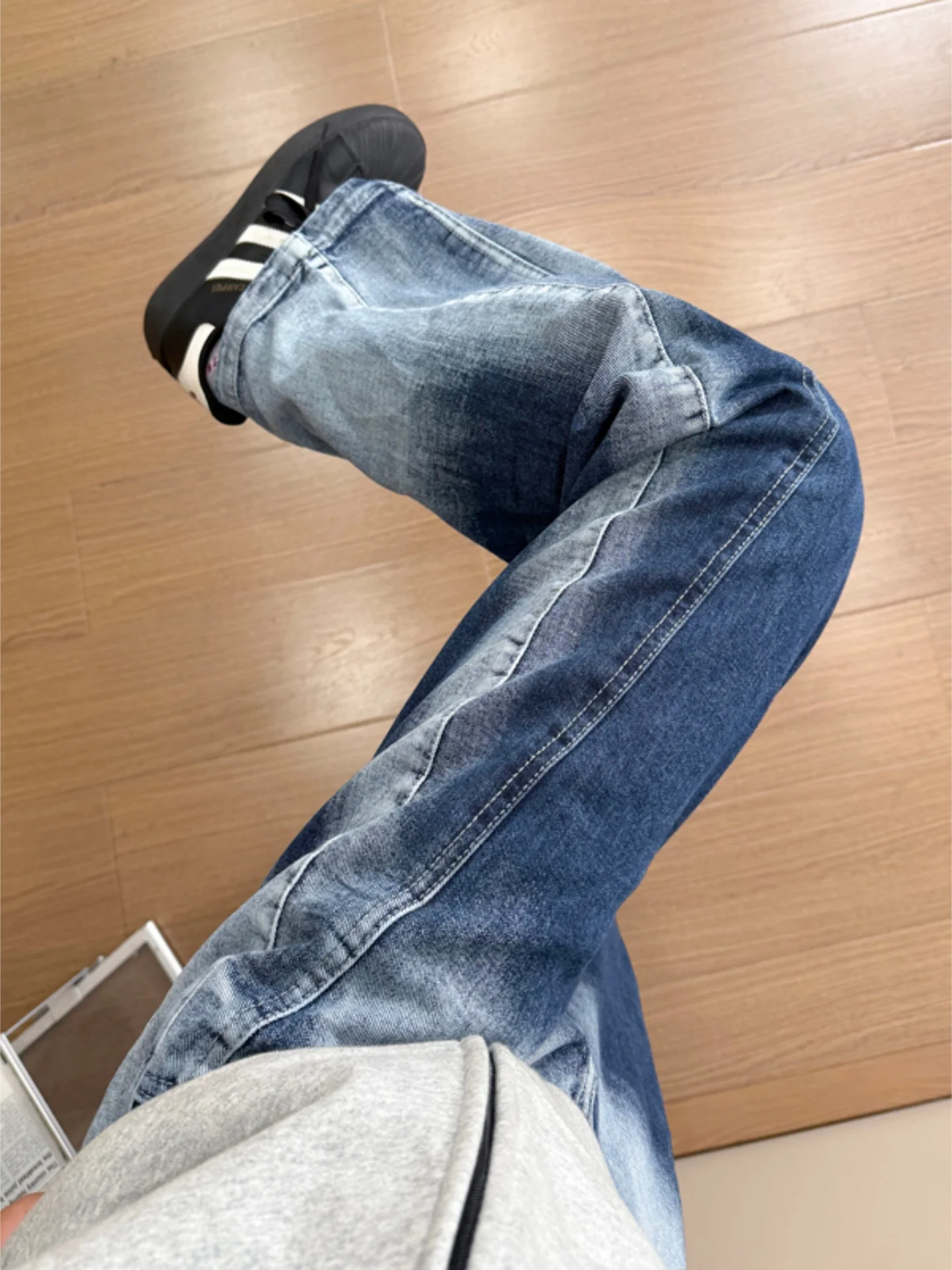 

Мужские джинсы в стиле ретро, американского дизайна, свободного прямого кроя, с разрезами, осенняя коллекция, деконструированные брюки с эффектом потертости