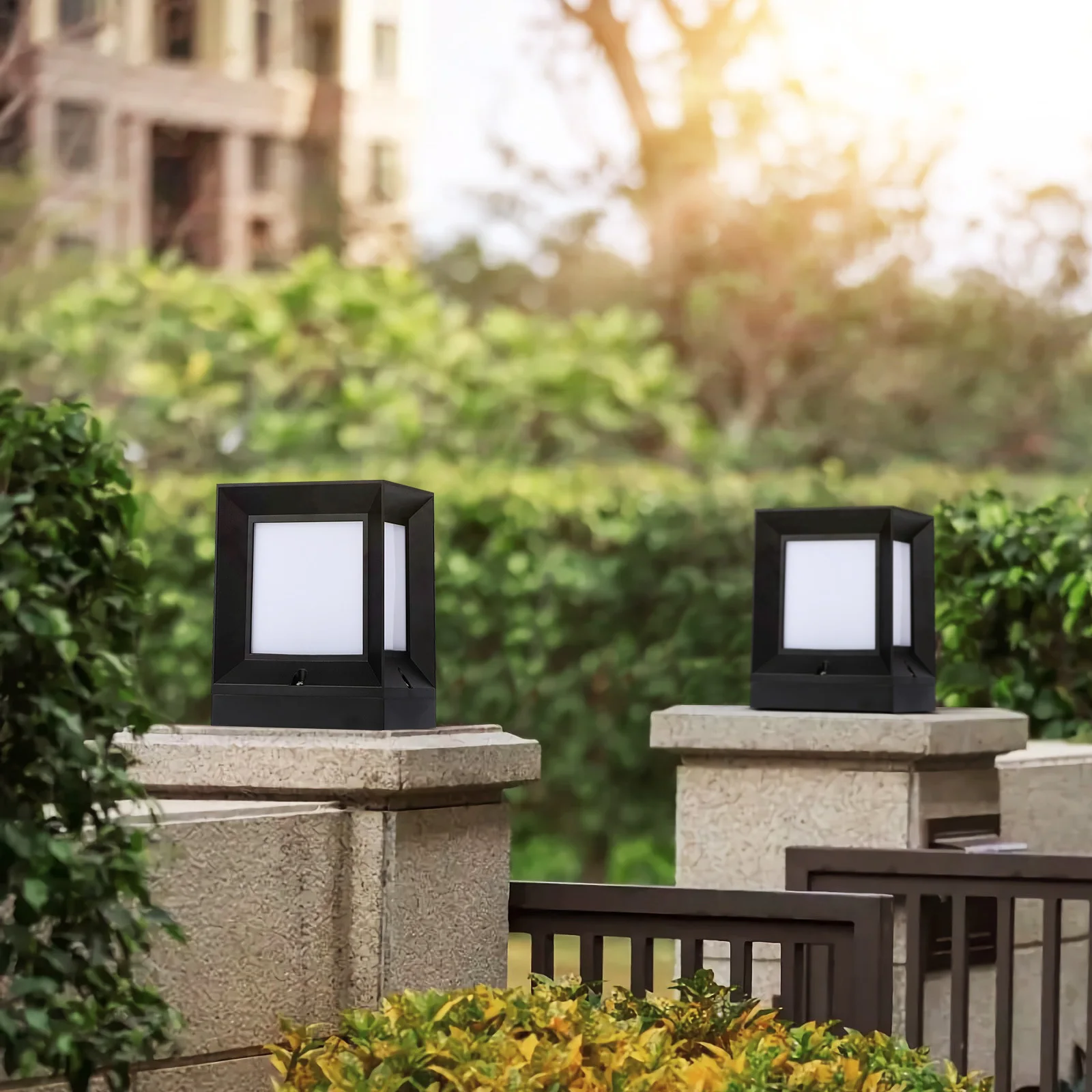 Outdoor Solar Lights Fence Lighting Powered Lamp Deck Post Courtyard Garden Decking