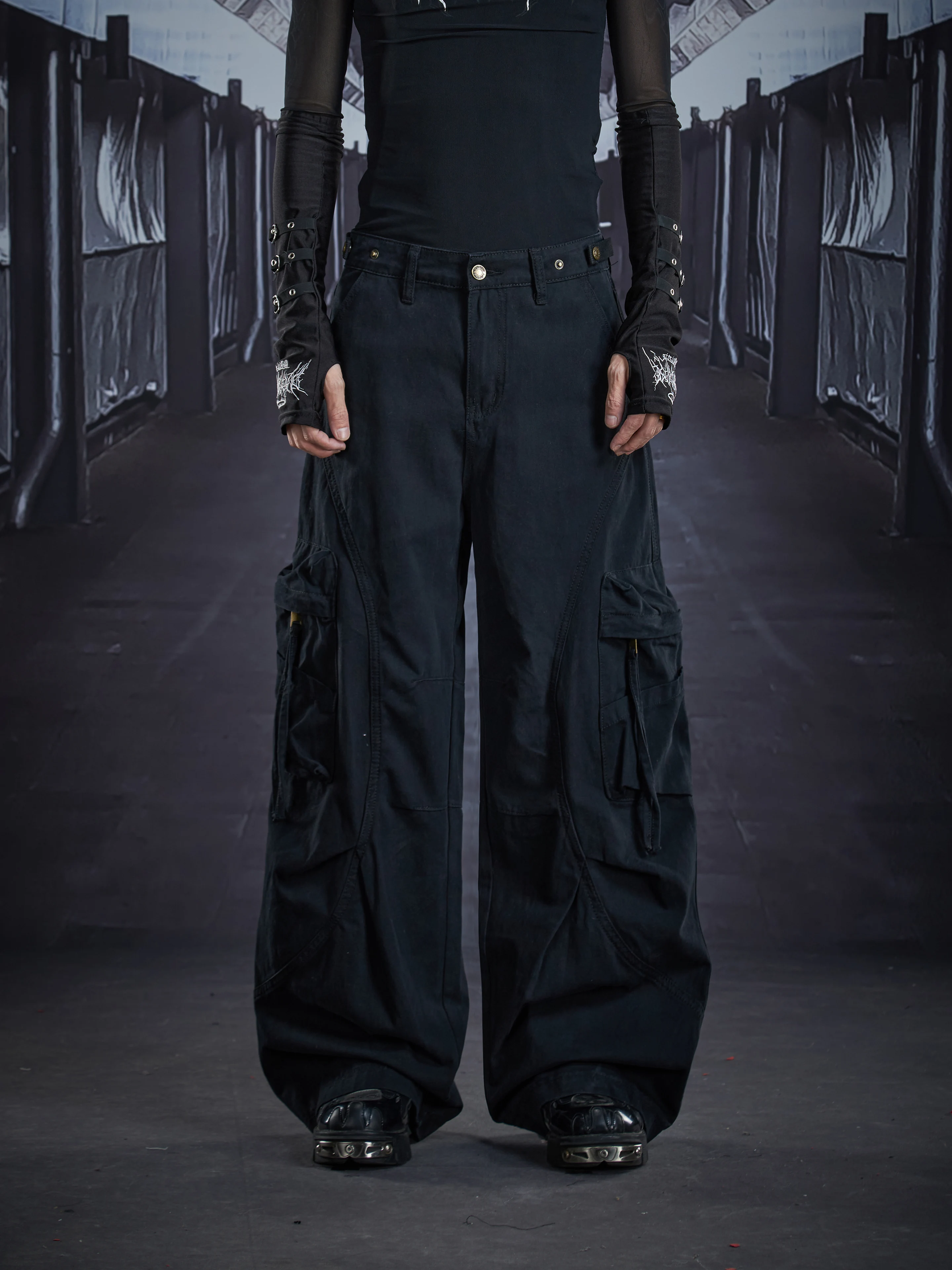 

Особый дизайн, новый американский стиль, свободная прямая структура, плиссированные комбинезоны с несколькими карманами, повседневные брюки для мужчин и женщин