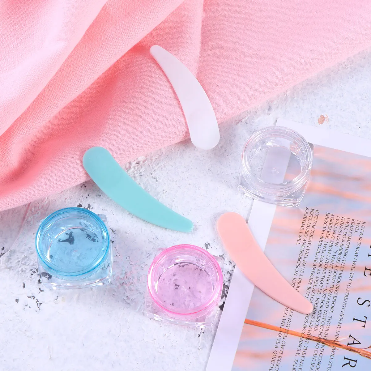 

30pcs Containers Set Leakproof Square Jars with Lids 5g Travel Size Reusable for Creams Balms Powders