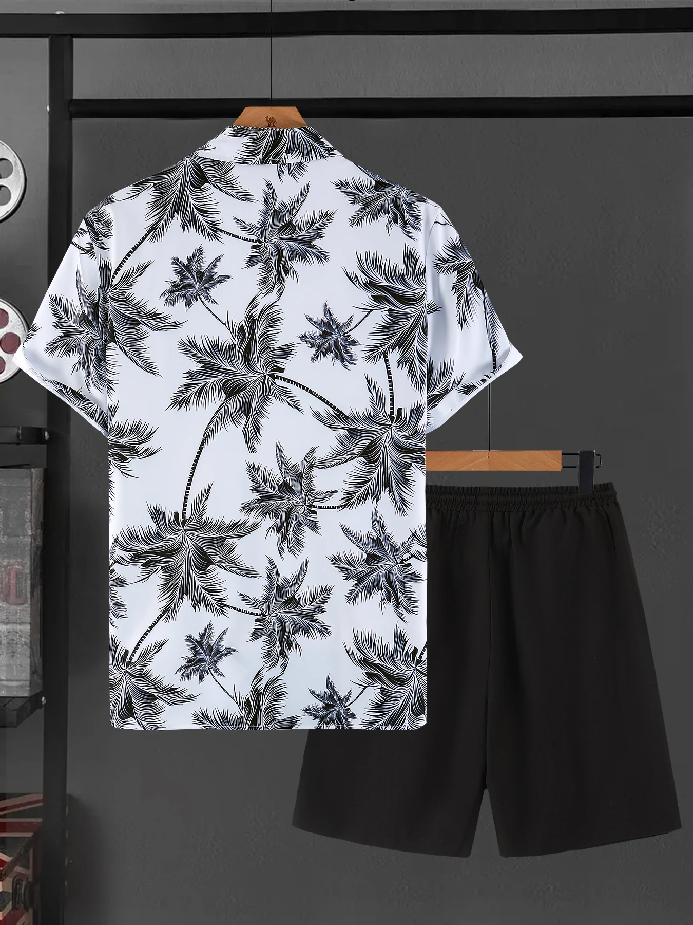 Men\'s Two Pieces Summer Outfits, Palm Tree Print Button Down Shirt & Plain Color Drawstring Shorts, Vocation Attire for Men