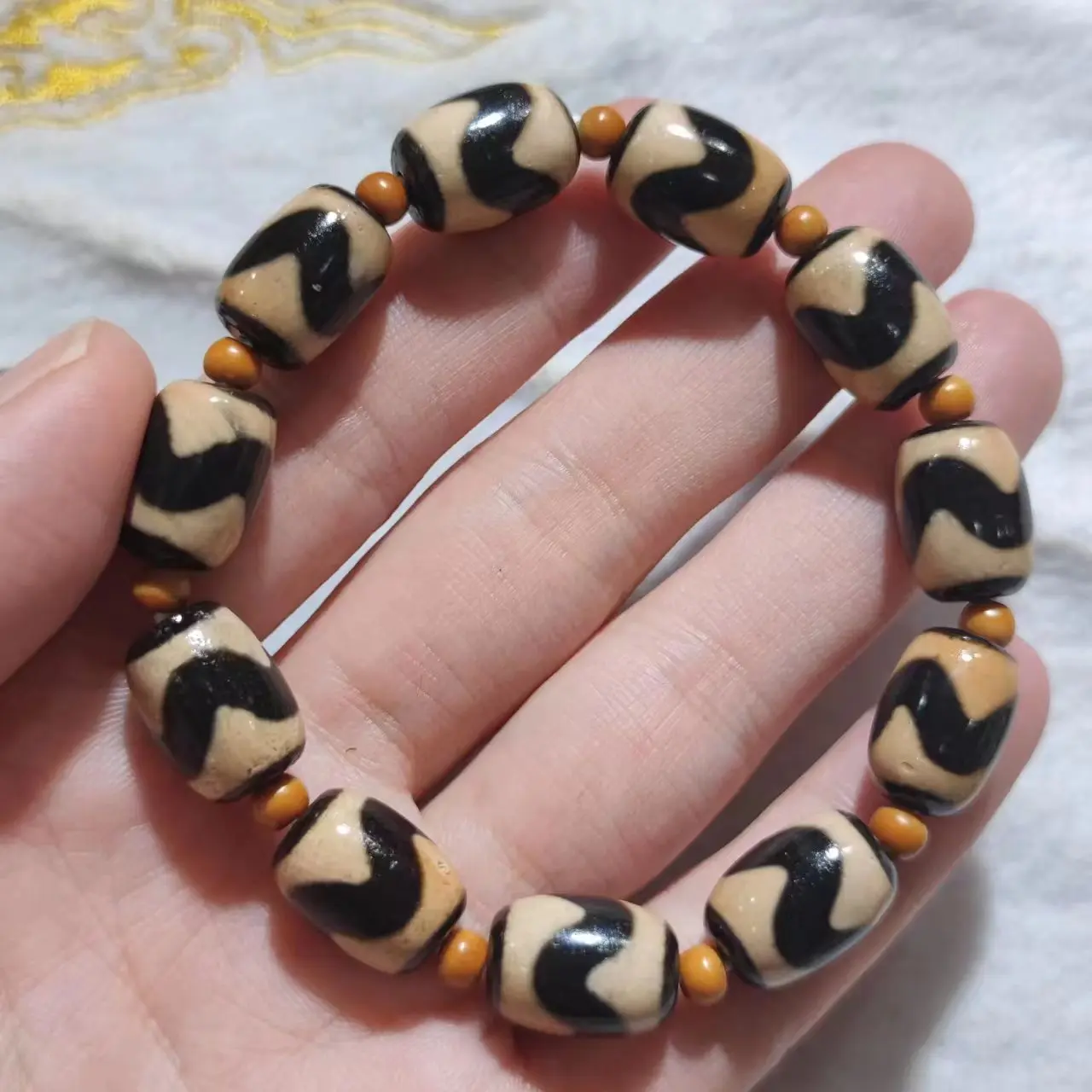 

1pcs/lot natural old agate dzi bracelet Yellow teeth Multiple patterns Barrel beads Handmade Weathering lines Ethnography diy