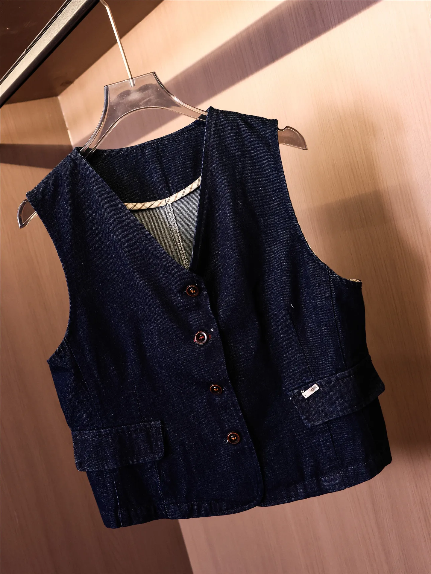 

Retro Color V-Neck Loose Women's Denim Vest Top Layering Fashion Autumn New Style Button down Short Length Cotton Blend