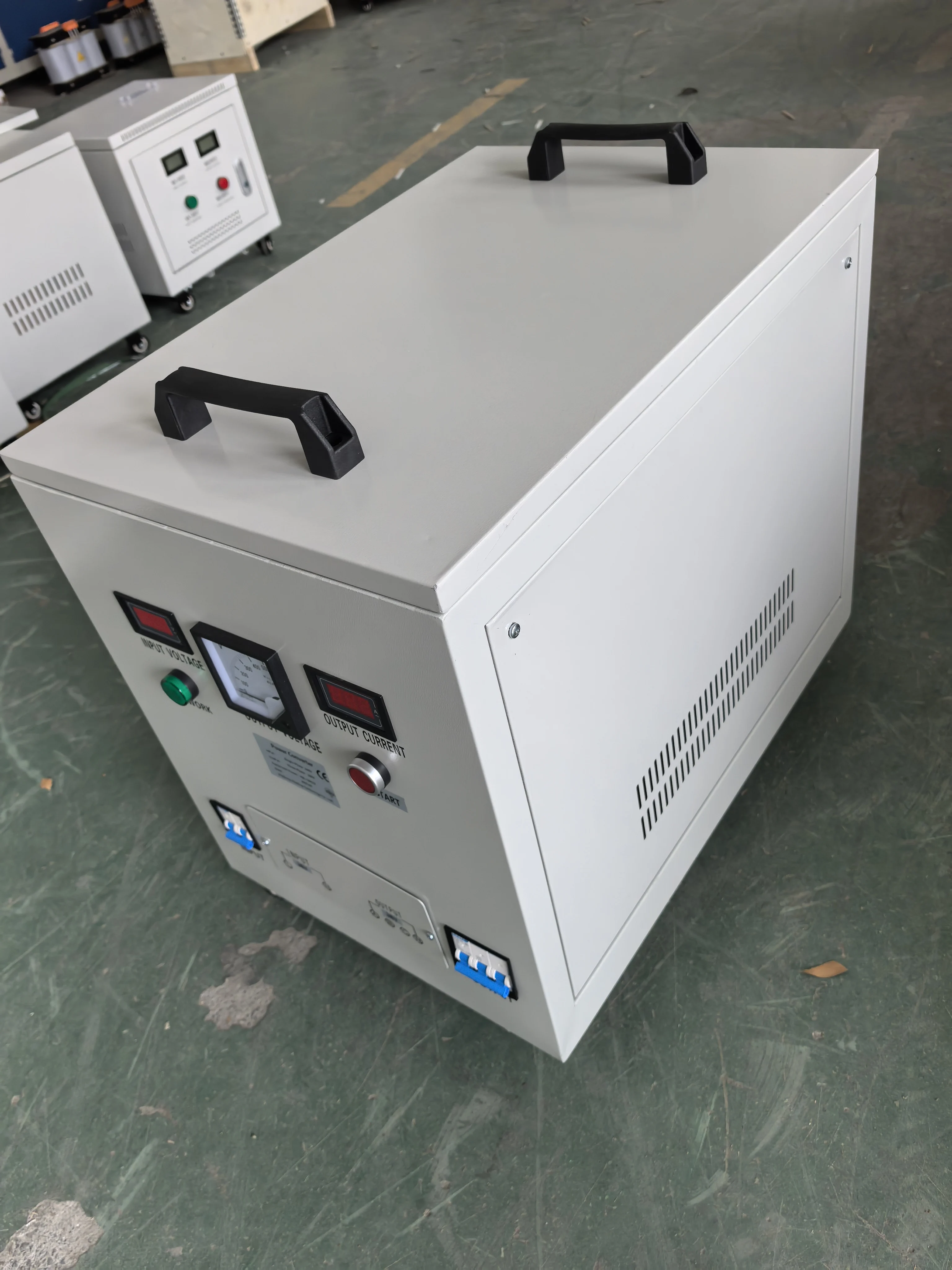 10kva 15kva 20kva 30kva 1 المرحلة 220 فولت إلى 3 المرحلة 220 فولت 380 فولت المرحلة محولات جهد كهربي محول 10kw 15kw
