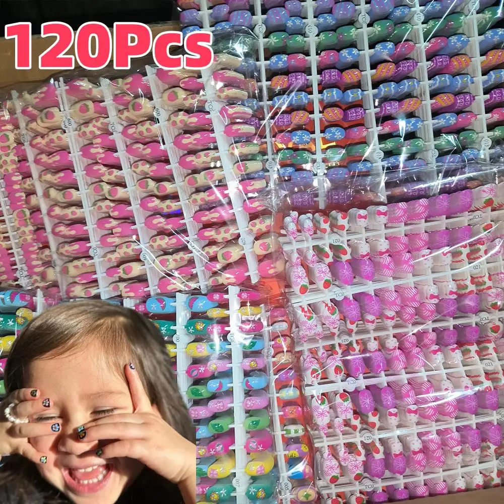 120 Stücke Cartoon Kinder Gefälschte Nägel Kawaii Erdbeere Blume Drücken Sie auf Nagel Kurze Quadratische Falsche Nagelspitze für Mädchen Kind Weihnachtsgeschenk