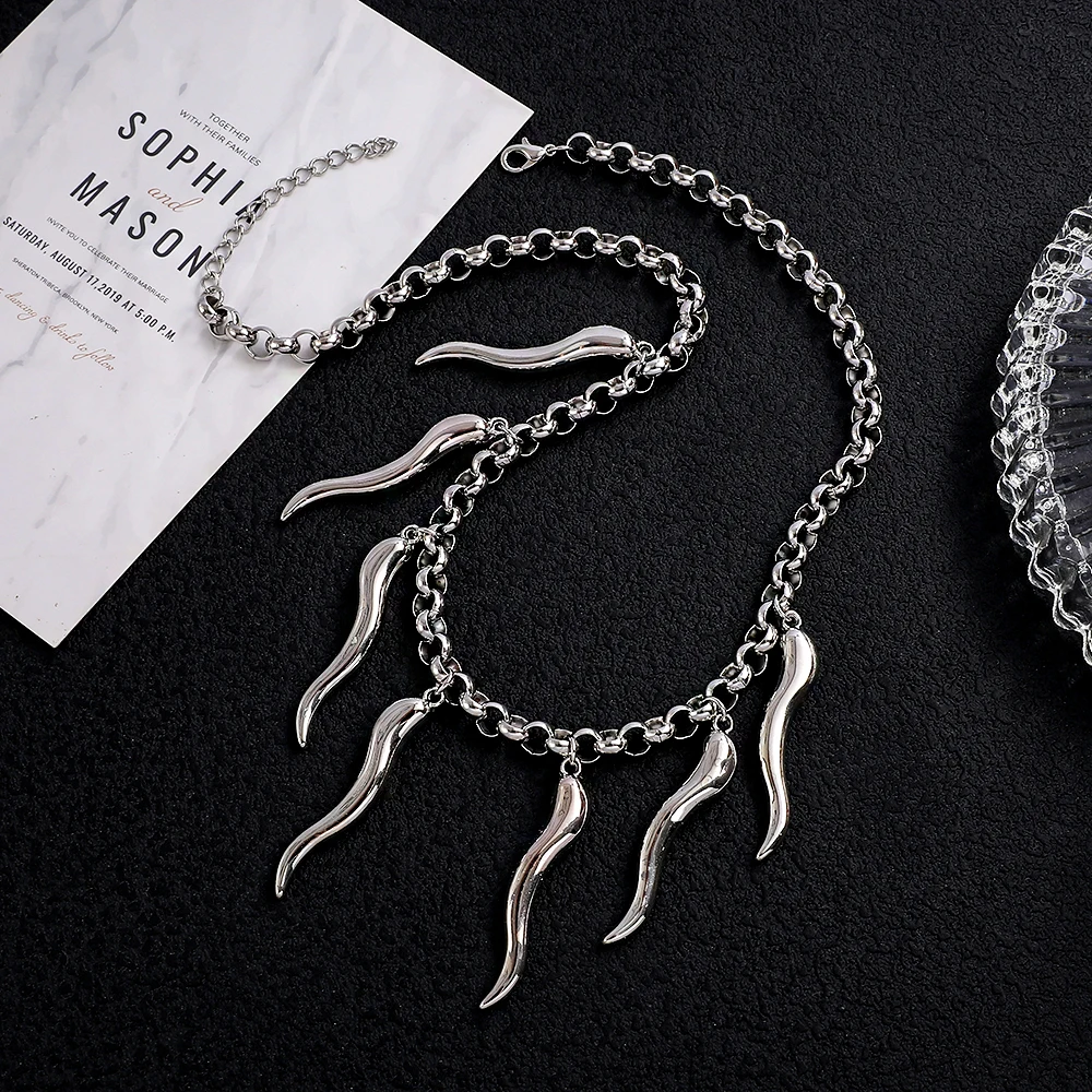 Vintage Gothic Multi Curved Pendant Necklace Alloy Thick Chain Necklace Fashion Hip‑hop Neck Jewelry for Daily Wear