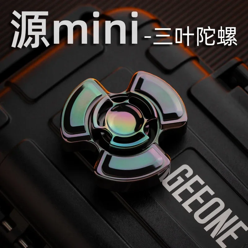 

Yuan mini three-leaf feel gyro QEDC fingertip play metal decompression toy tide play black technology