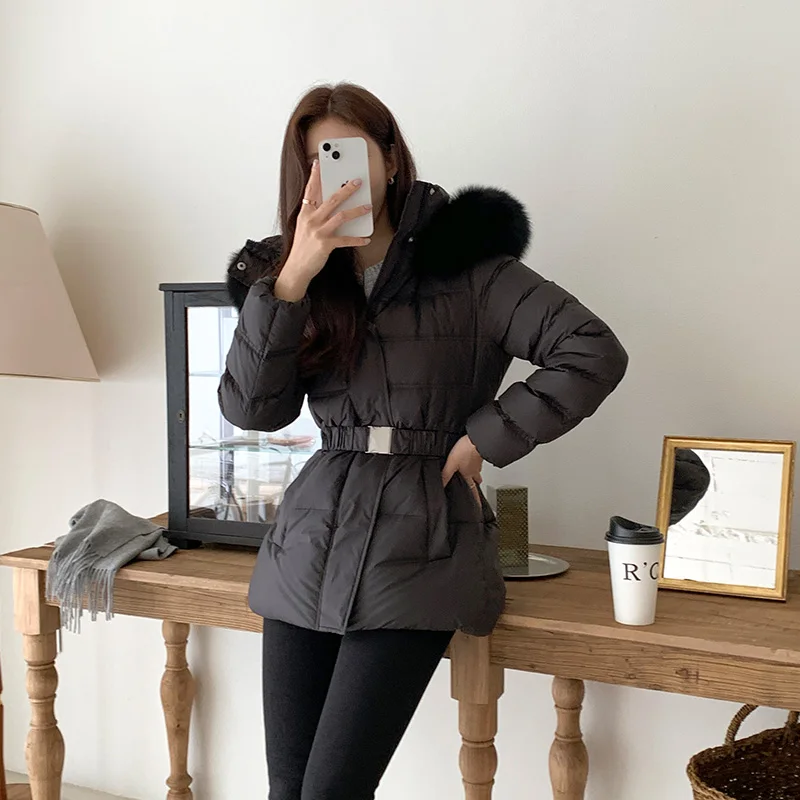 Nuevo abrigo de invierno de longitud media para mujer, abrigo cálido con cuello de piel sintética, prendas de vestir exteriores adelgazantes, tela con memoria para ir al trabajo