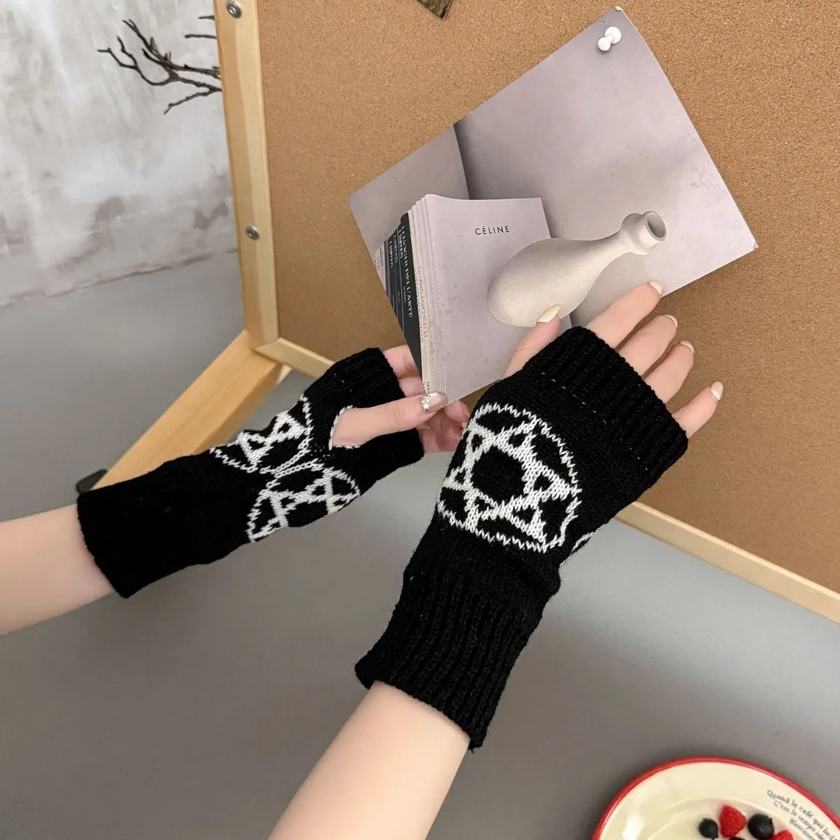 2026 Y2K Fashion Finger-exposed Five-pointed Star Gloves, Winter Warm Thickened Knitted Gloves