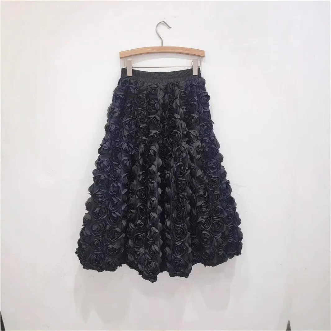 Saia de meio corpo com cintura elástica de flor estéreo elegante de cor sólida. Senhoras primavera e verão novas saias casuais rosa de comprimento médio