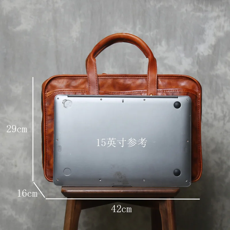 Borsa a mano in pelle retrò di nicchia da uomo fatta a mano con spazzolatura dei colori, abbronzatura delle verdure, strato superiore in pelle bovina, grande valigetta per computer