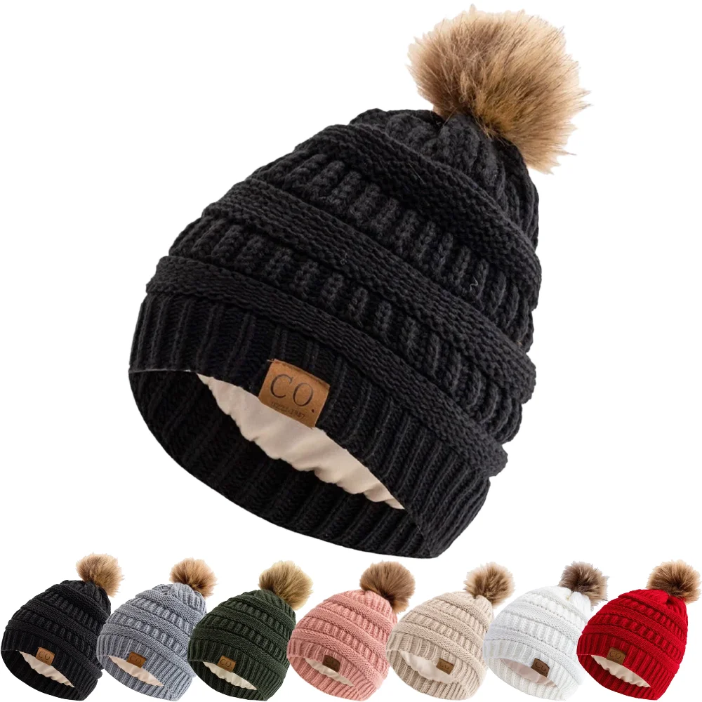 Neue Mode Anti-Statische Winter Hut Satin Thermische Faux Pelz Pompoms Mützen Hut Frauen Mädchen Im Freien Chic Hüte