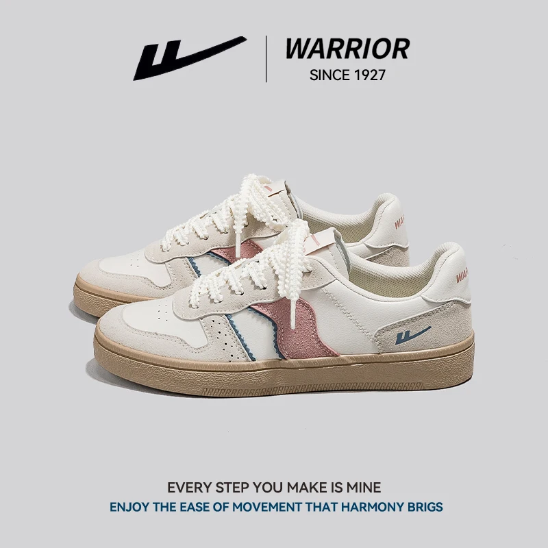 A pair of women's contrasting flat lace-up fashionable, simple and casual flat shoes