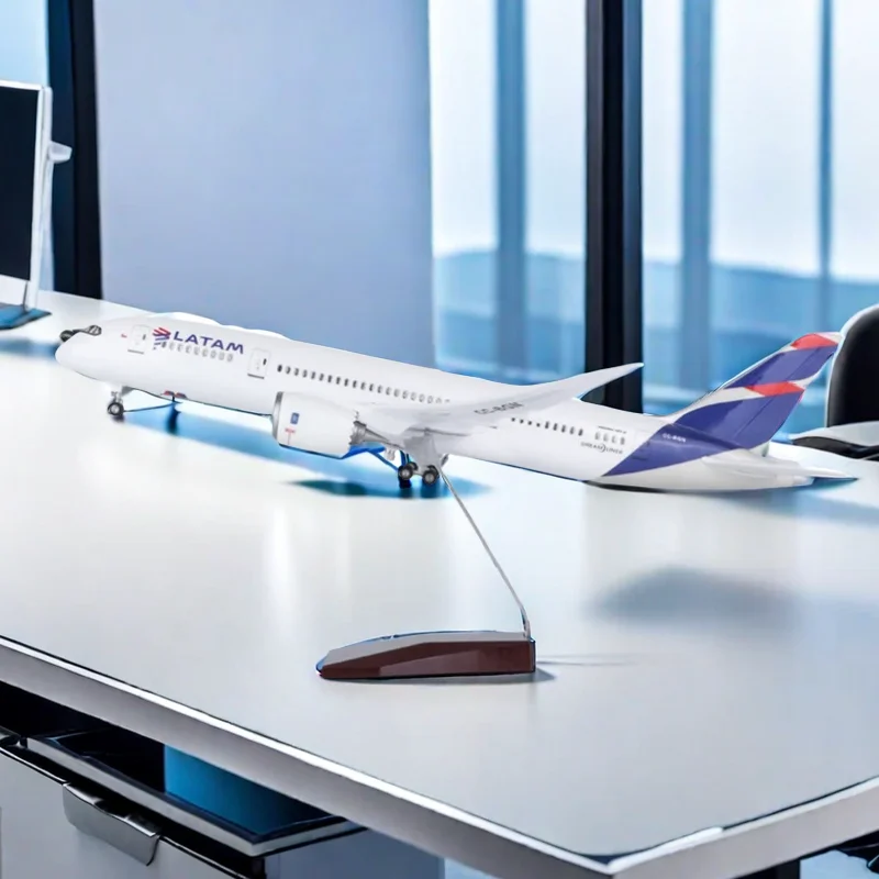 

47CM Chile LATAM Airline Airplane Model Toy 787 B787 Dreamliner Aircraft 1/130 Plastic Resin Replica Plane Model Toy Collection