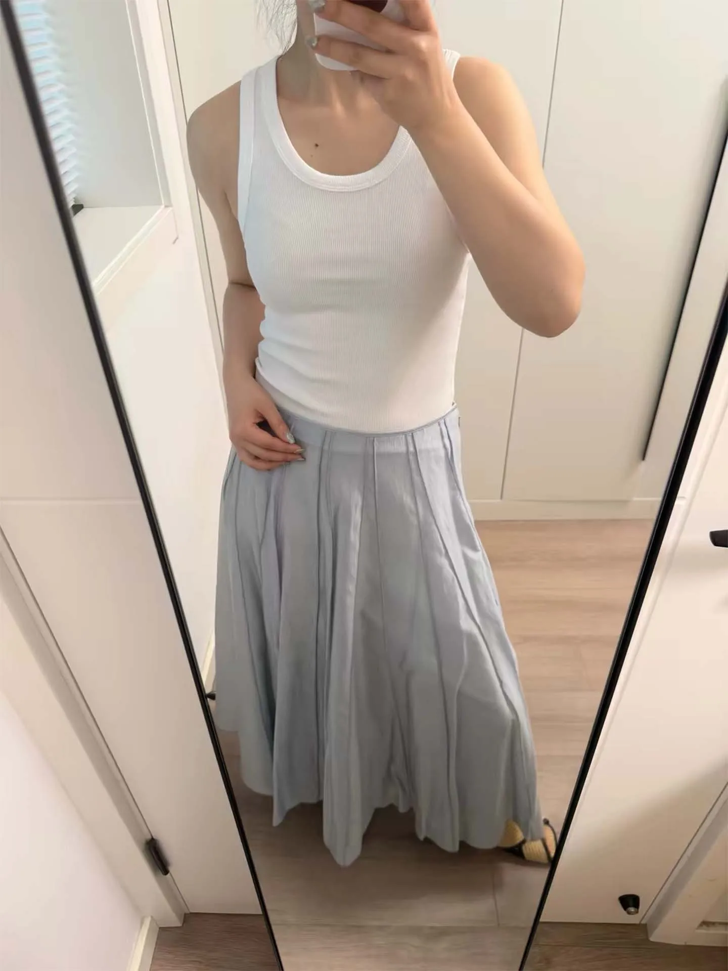 

Elegant A-Line Midi Skirt with Generous Flounce High Waist Zipper Closure Slimming Effect Summer 2026 New Holiday Style