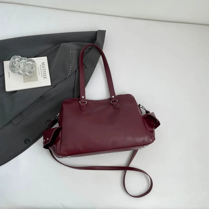 Large Capacity PU Leather Shoulder Bags Women Designer Vintage Handbags French Style Solid Rivet Casual Totes Female Packages
