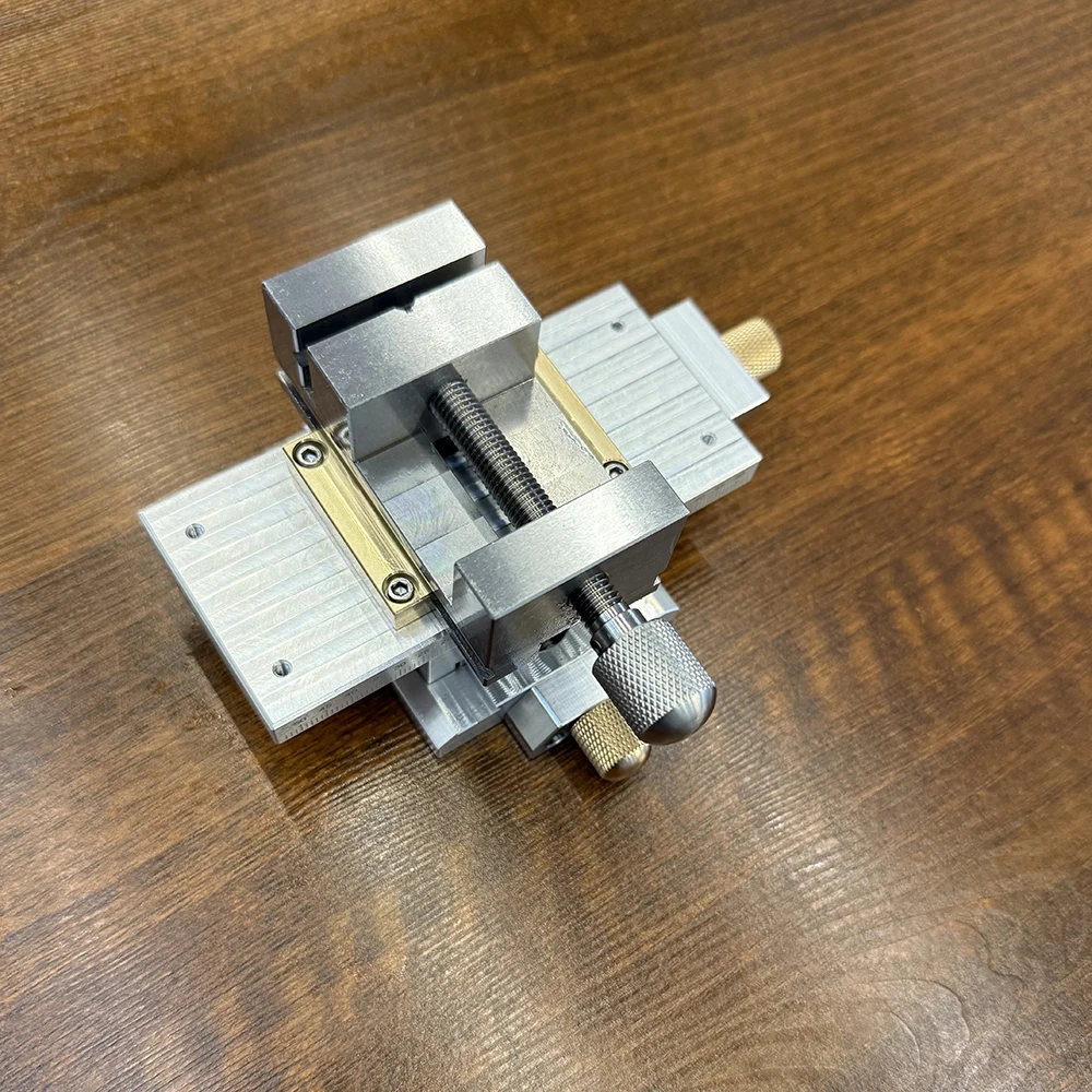 High Precision Manual XY Cross Slide Table with Lead Screw Drive Flat Vise