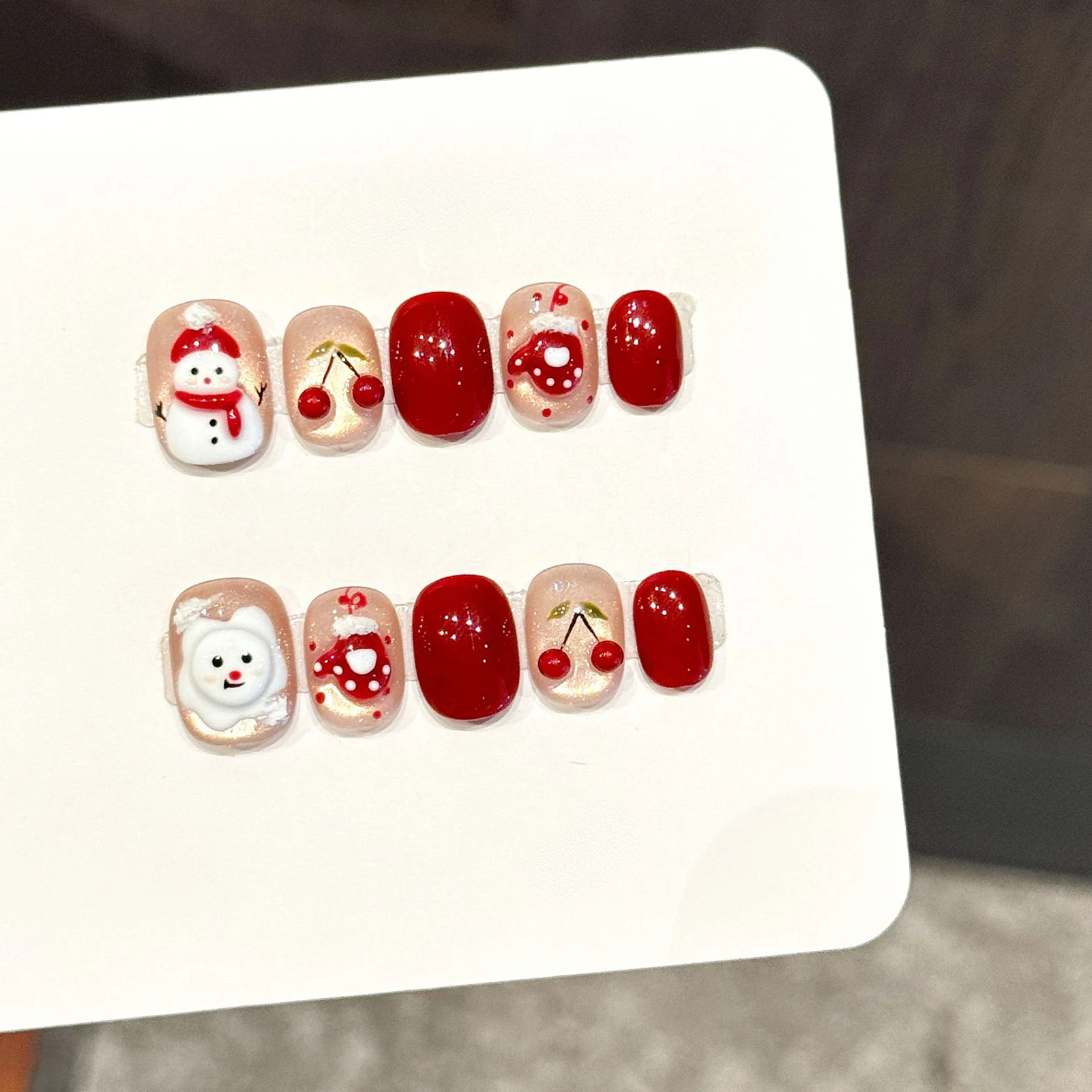 Handmade Press On Nails Cute Snowman Red Berry Fake Nails Removable Short Oval Fashion Glitter Cat's Eye False Nails With Design