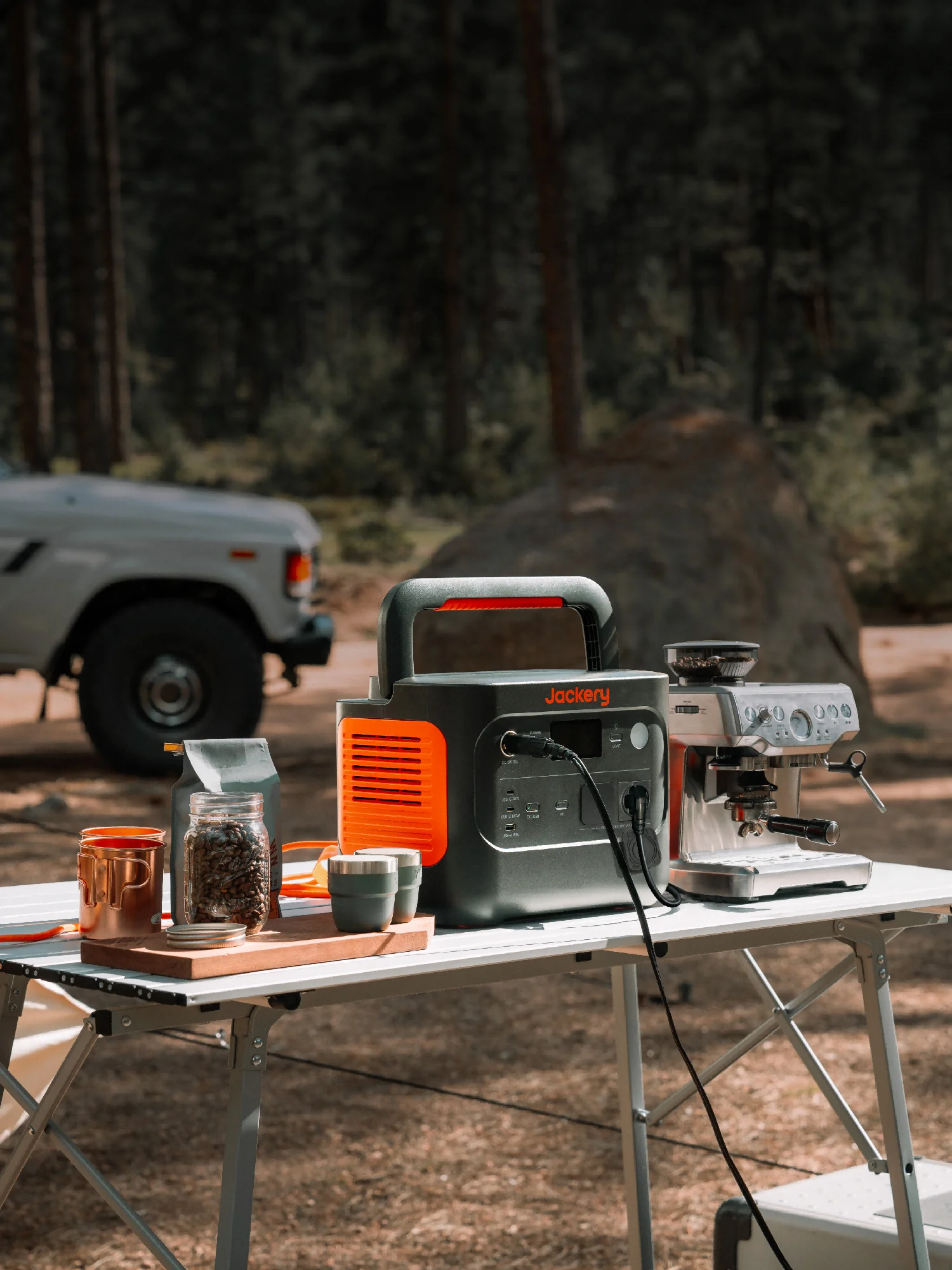 Jackery E1000 v2 Tragbare Powerstation mit 100W Solarpanel mit Kfz-Ladekabel, 1070Wh LiFePO4 Solargenerator, 1 Std. Schnellladung, für Outdoor Camping, Wohnmobil, Notfall