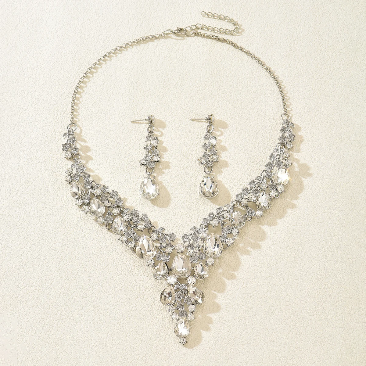 Edles Brautkleid mit Diamantbesatz, Prunkvolle Halskette, Ohrring-Set, Beliebtes Geschenk-Accessoire für Mädchen – Detail 5