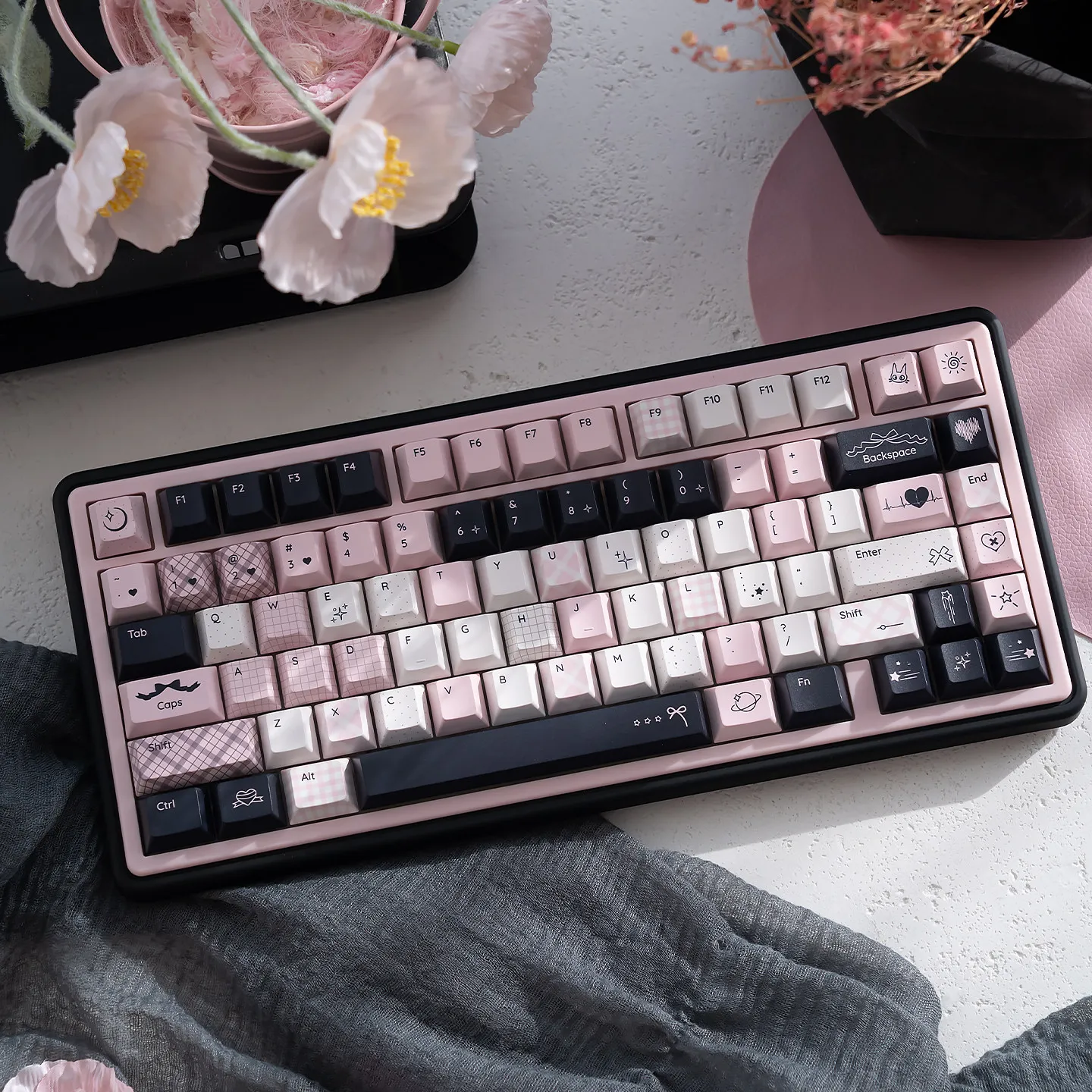 URE Lolita Style Keycaps Dye-Sub PC PBT Cherry Profile Cute Pink Customized Keycaps For MX 61 64 87 96 108 Mechanical Keyboardd