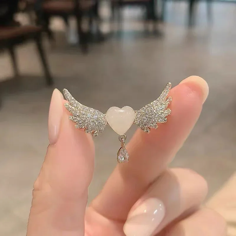 Angel Wings Love Brooch High-end Women's New Cute Anti Glare Brooch Simple Neckline Chest Flower Suit Accessories