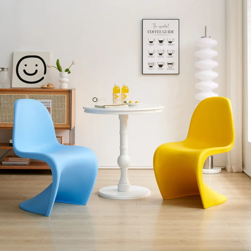 كرسي Nordic Home البسيط لمشاهير الإنترنت كراسي تناول الطعام الحديثة كراسي المصمم كراسي الترفيه الإبداعية القابلة للتكديس