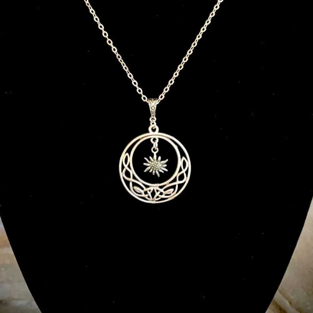 Temperament Retro Silver Color Edelweiss Pendant Celtic Love Knot Necklace Dangle Earrings for Women Hallowmas Jewelry Accessory