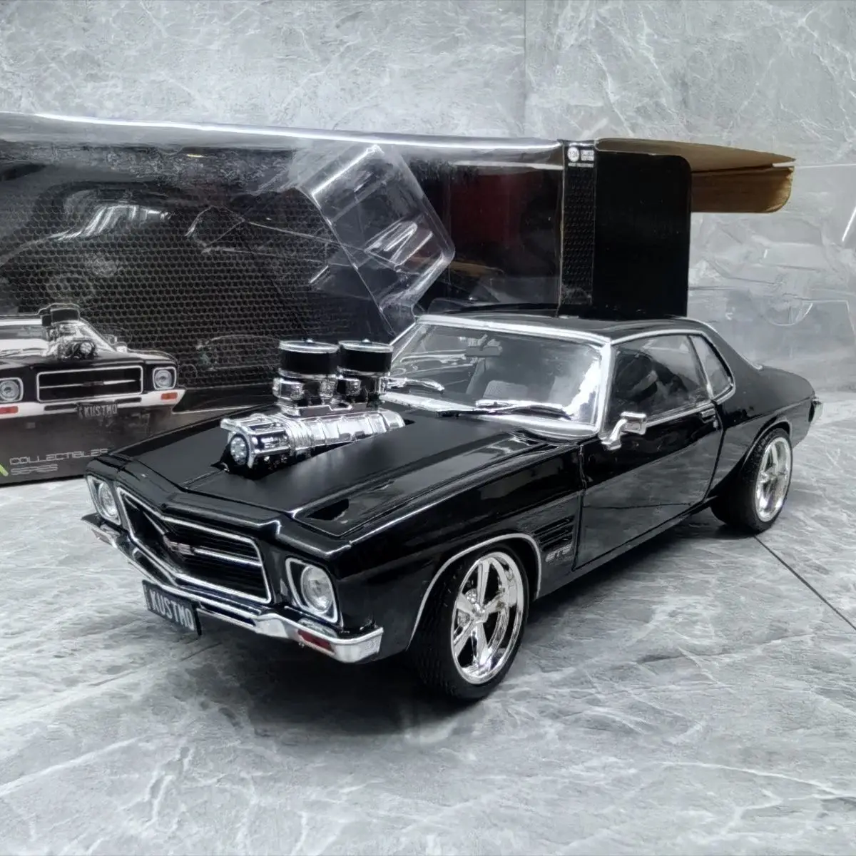 

Зеленый свет 1/24 1973 HQ MONARO GTS Muscle Car Модель легкосплавного автомобиля, две двери