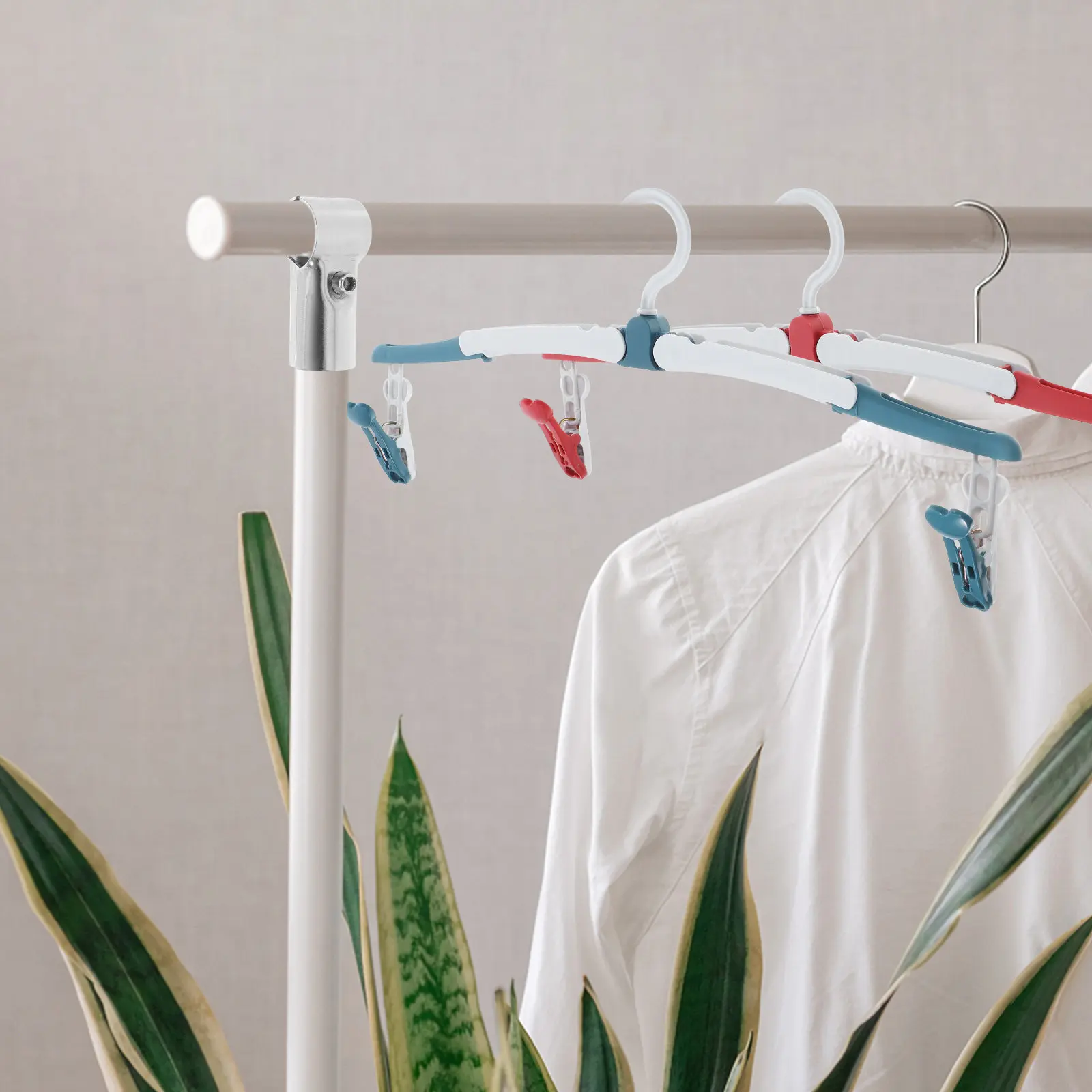 5Pcs Clothes Hangers with Clips Travel Foldable Drying Hangers Lightweight Compact ABS Rotating Hook for Pants Skirts Shirts