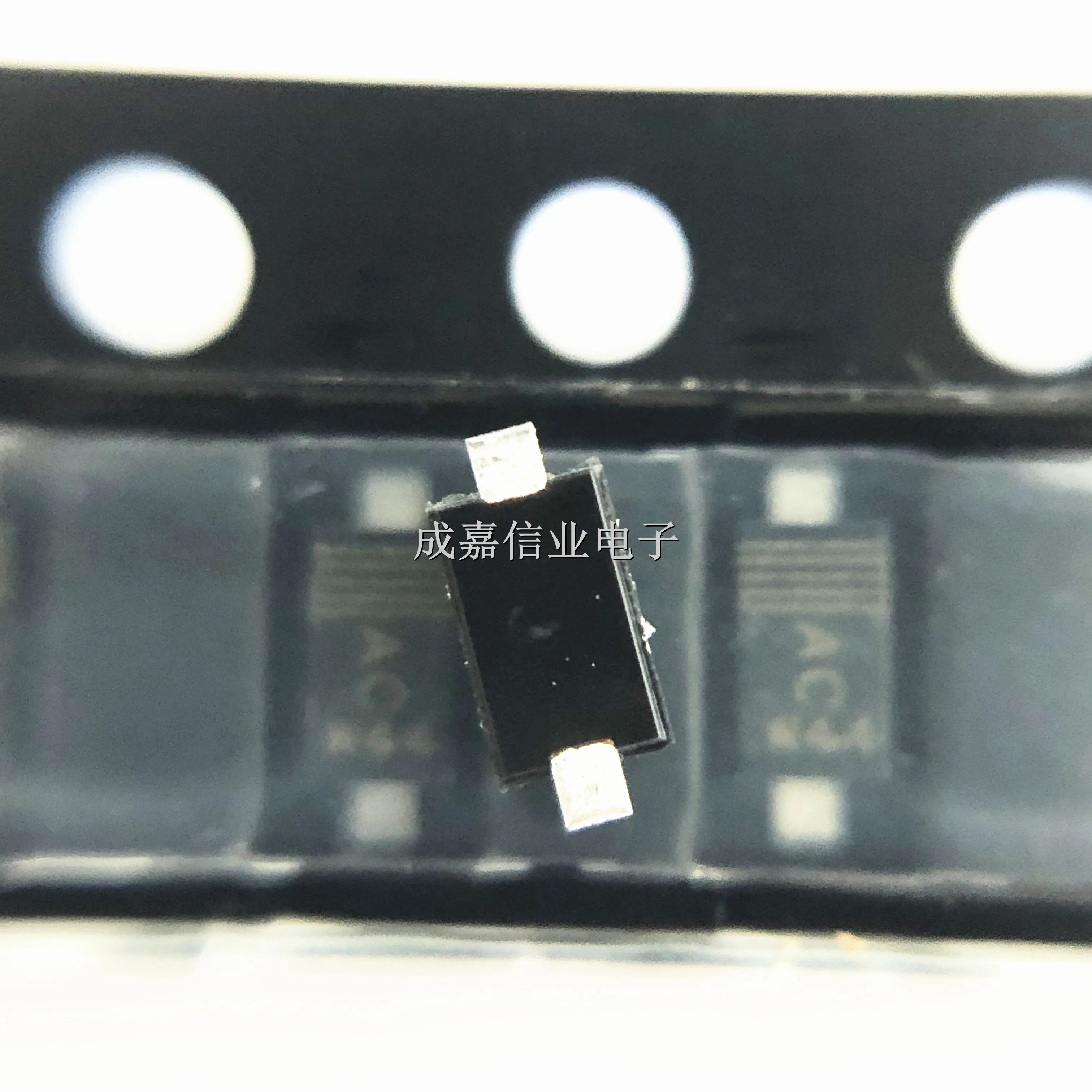 10pcs/Lot PMEG1030EH,115 SOD-123F-2 MARKING;AC Schottky Diodes & Rectifiers 10V, 3A Operating Temperature:- 65 C-+ 150 C