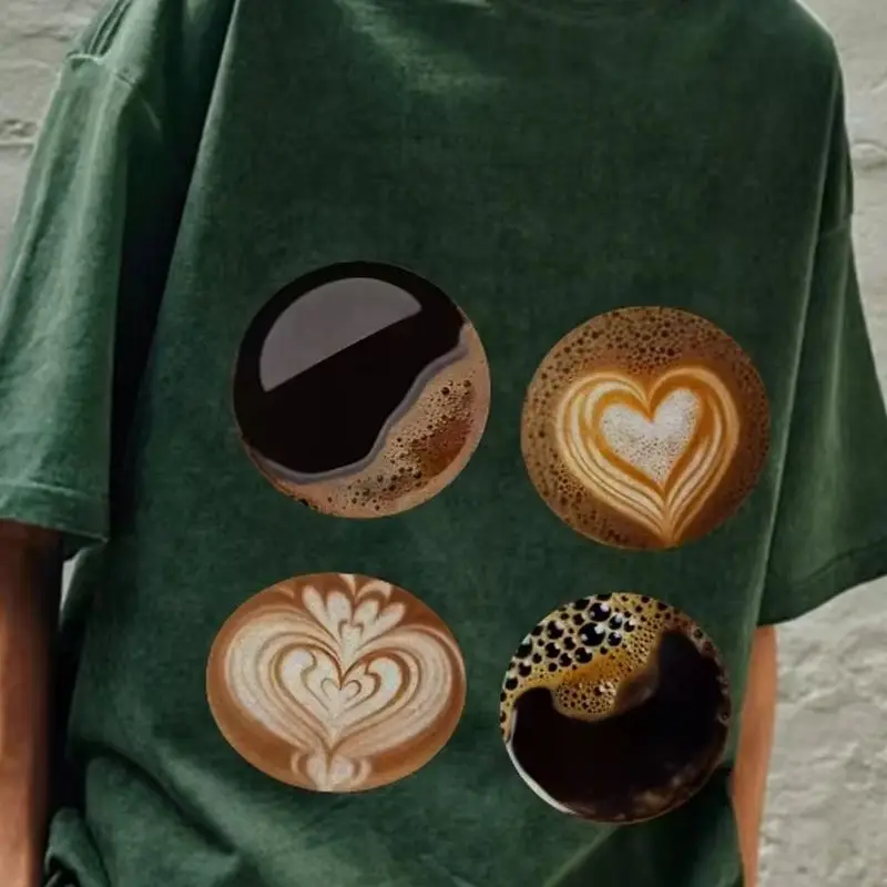 

Ассорти кофейных художественных принтов Y2k Графическая футболка Ароматическая художественная и кофеиновая мягкая ткань для повседневной одежды для любителей кофе